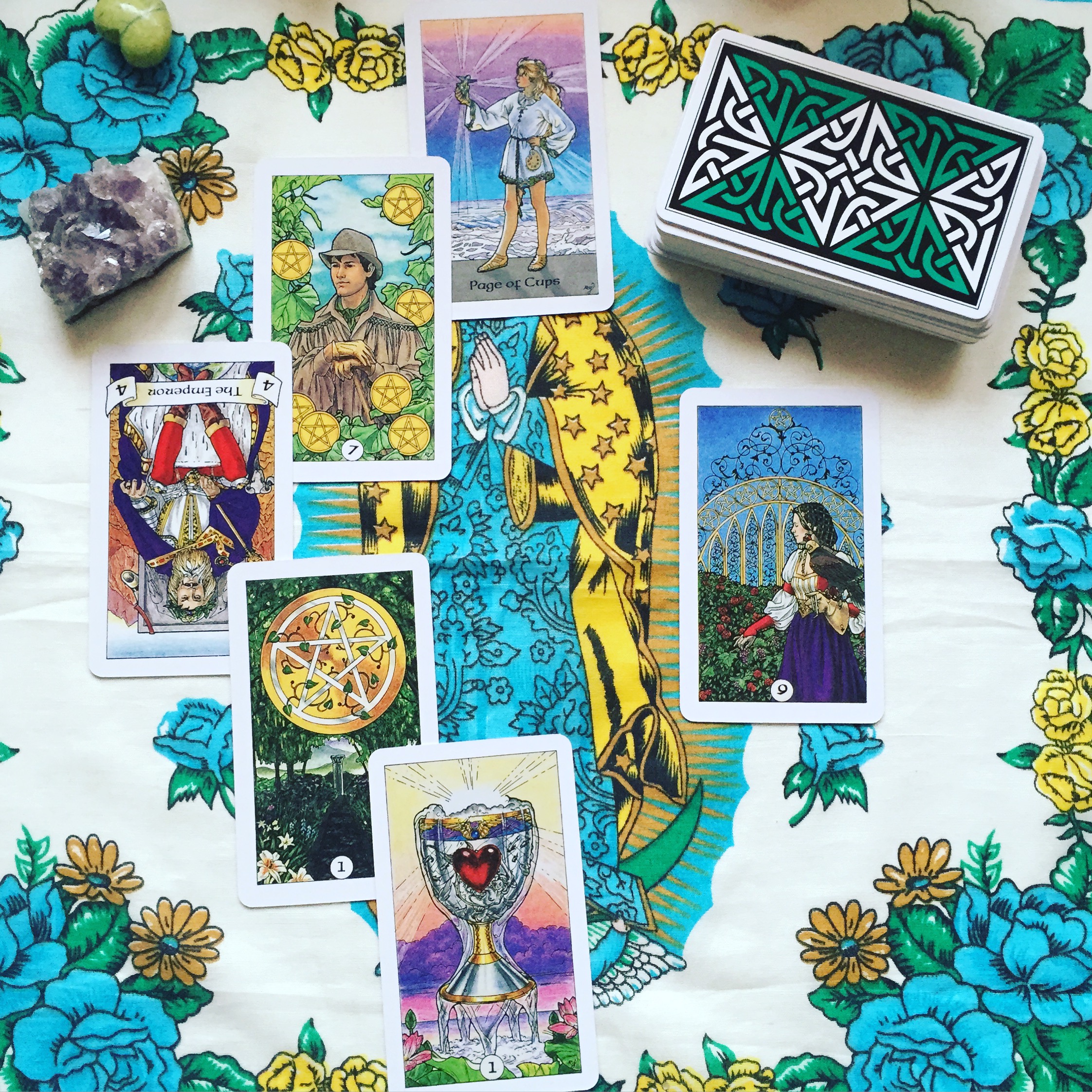 Here's one I made earlier with the Robin Wood Tarot! x
