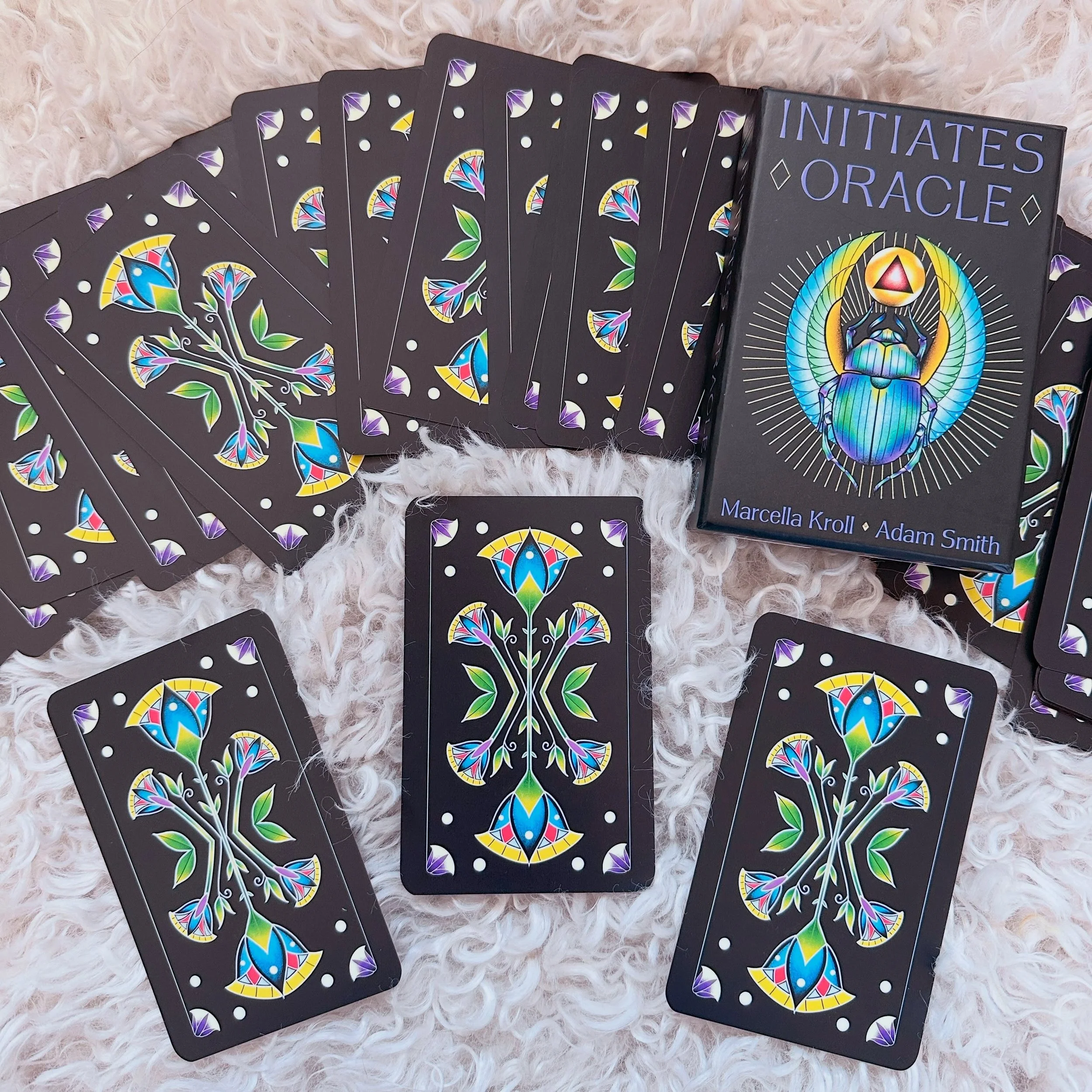 Pick a card from the Initiates Oracle by Marcella Kroll, Adam Smith and @weiserbooks ✨✨✨

🙏 centre your energy
💖 take a breath
👆pick a card, one, two or three or the mystery card along the top!
🔮 pop back later for the reveal!

#initiatesoracle #