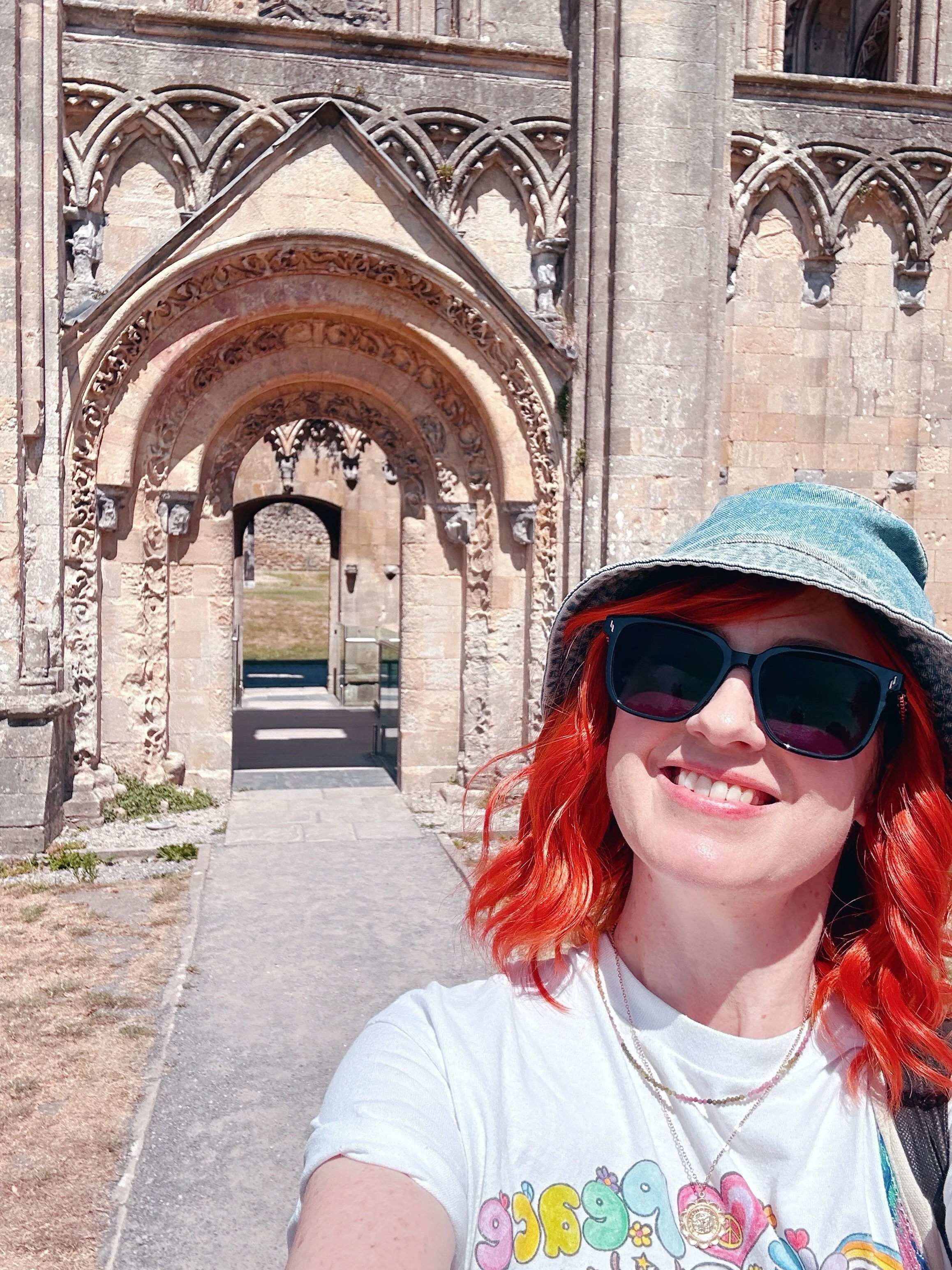 Glastonbury spam part one, Glastonbury Abbey. 🥰

One of my favourite spots in this incredible magickal town and what a joy to share it with @lyndabell_art and @dagmarblommaert 💖💖💖

#lightclub #glastonbury