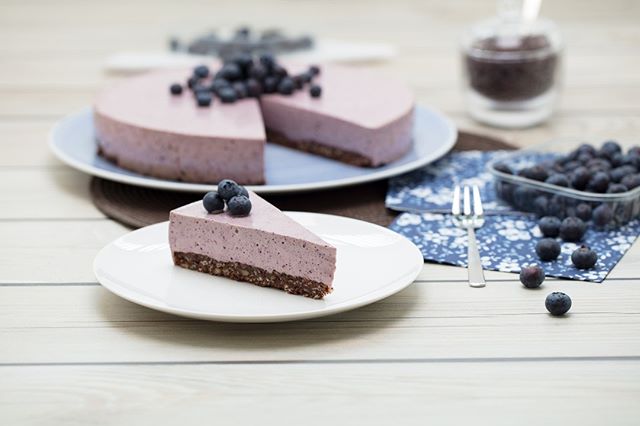 'Be my Valentine' comes across way better if your holding a Blueberry Cheesecake in your hand. Trust us on this one! 😎😍
.
.
.
#thebakefeed #feastordie #instafood #vscofood #foodlover #williamssonoma #f52grams #rezeptdestages #recipeoftheday #treaty
