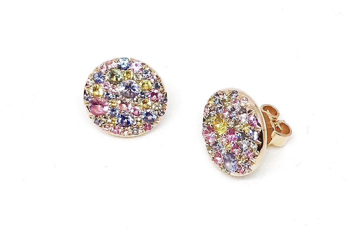 Boucle d&rsquo;oreille bouton version spring🌸🌷🌻💐 or rose et saphirs #earrings #madewhitlove #gold #jewelry