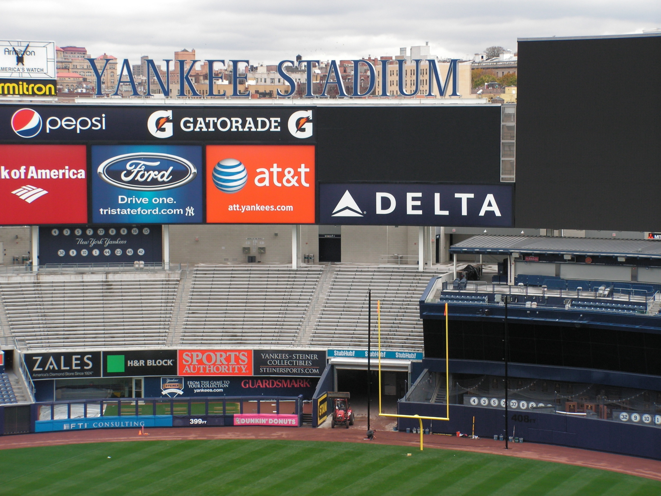 Goal Posts at Yankees Stadium 2.jpg