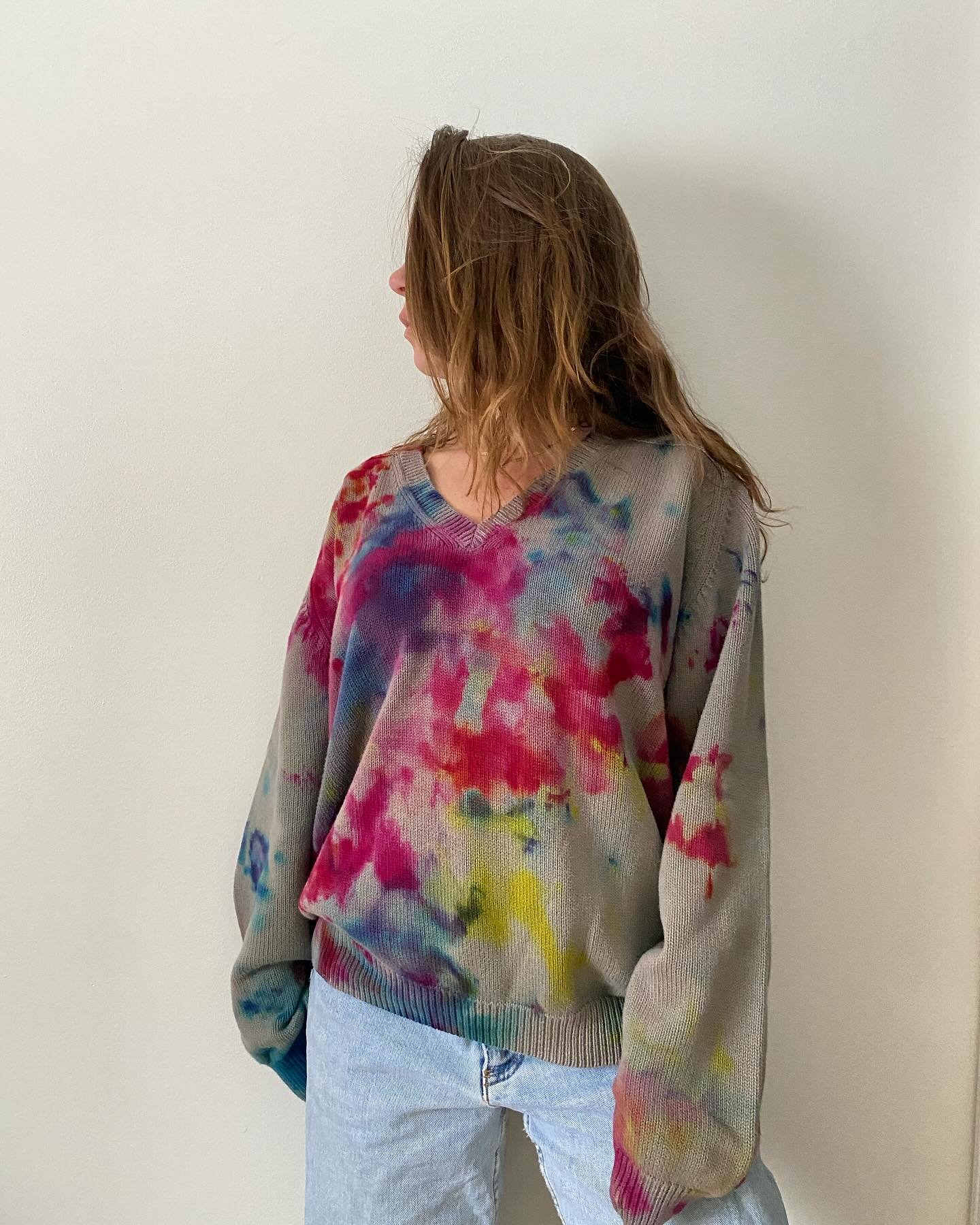 Primrose cotton sweater re-explored 🌺
50&rdquo; chest, 26&rdquo; length

Size large womens 

100% cotton

Re-explored takes vintage pieces and transforms them into something new to extend the life cycle of the garment and keep more textiles out of l