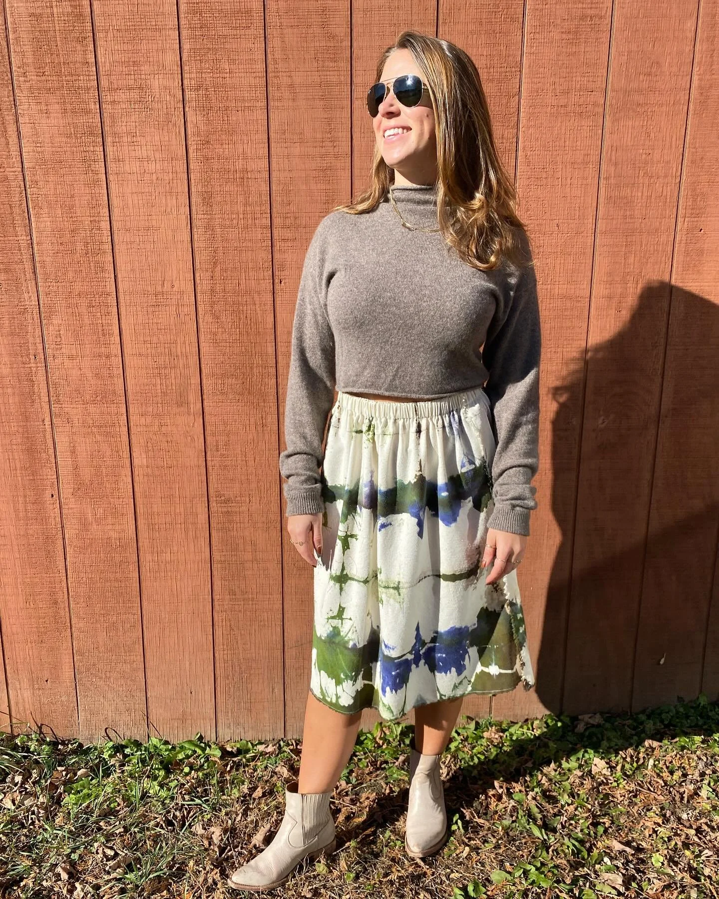 Stick season raw silk skirt&hellip; transitional piece for all seasons.

Has elastic waistband for comfort and side slit for ease of wear. Raw edge hems add unique detail.

28-32&rdquo; waist, 50&rdquo; hips, 26&rdquo; length

100% raw silk, has nubb