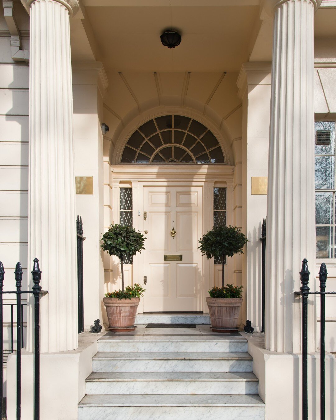 LUXURY LIVING // Smart home automation is about creating opulent spaces that automatically respond to your lifestyle, whilst at the same time achieving your interior design goals that reflect your personality.
Contact us for more information or visi