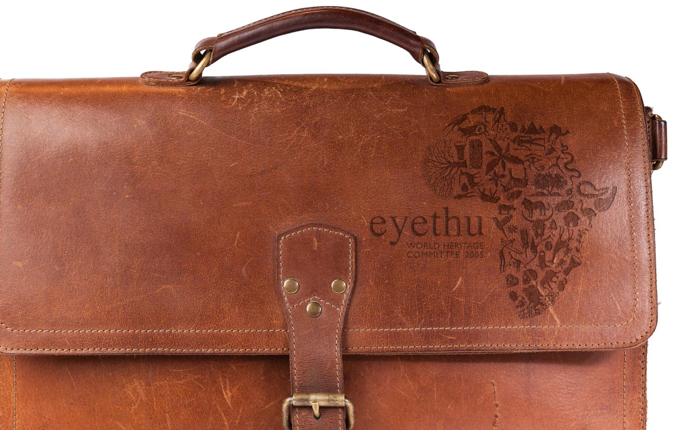 eyethu1400x864_bag.jpg