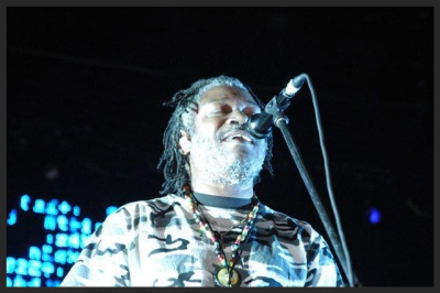 Horace Andy perfoming Everywhen during the 100th Window tour .