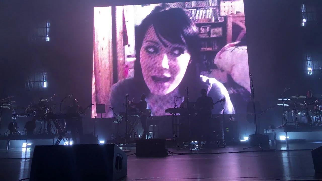 Dissolved Girl being played on the Mezzanine XXI tour in 2019.
