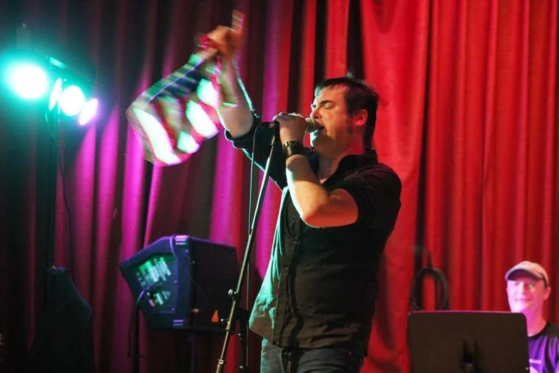 Singer-songerwriter Mike Roi goes to 'War' on blistering new single 