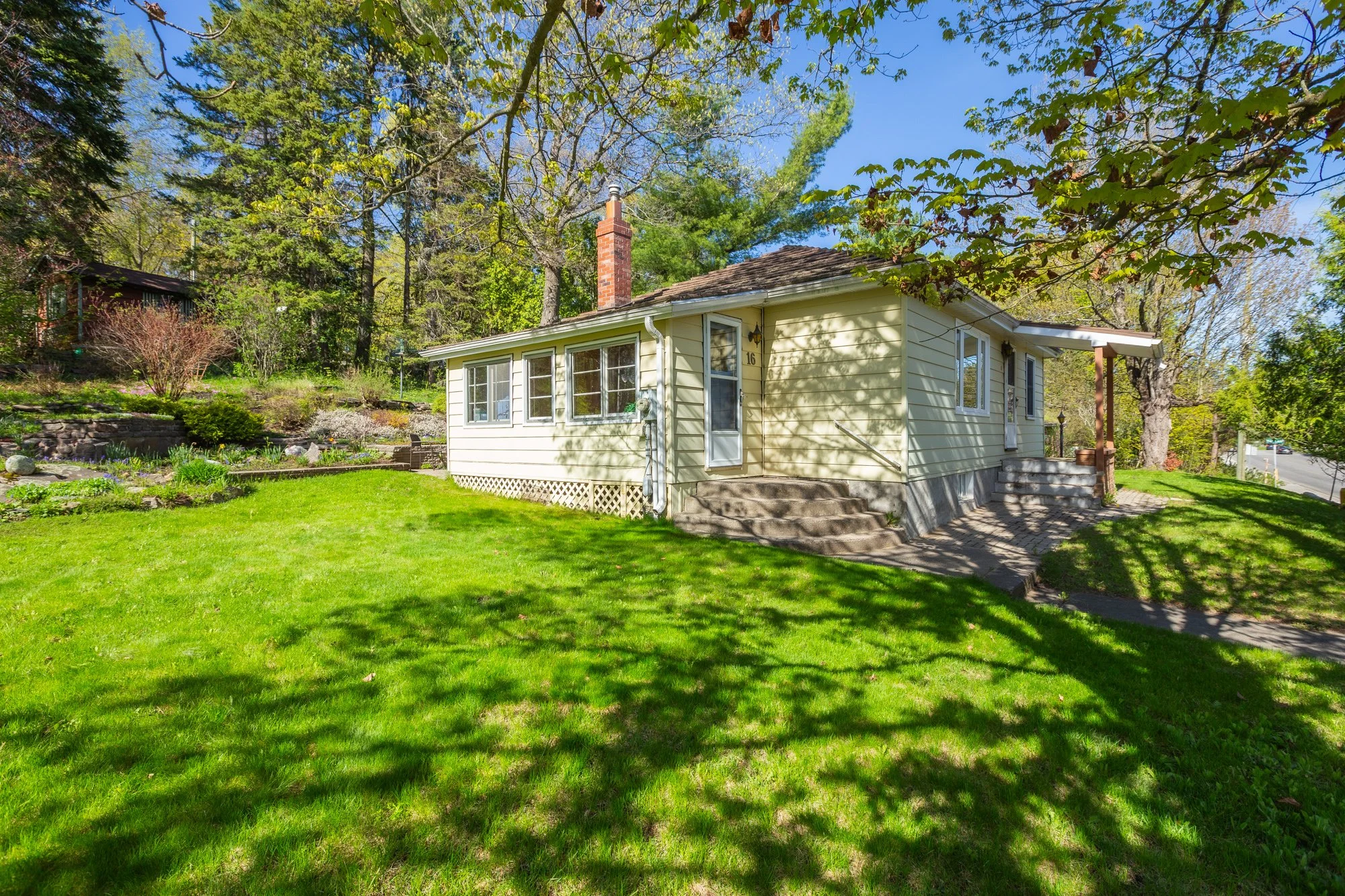 &nbsp;16 West Road, Huntsville $429,000