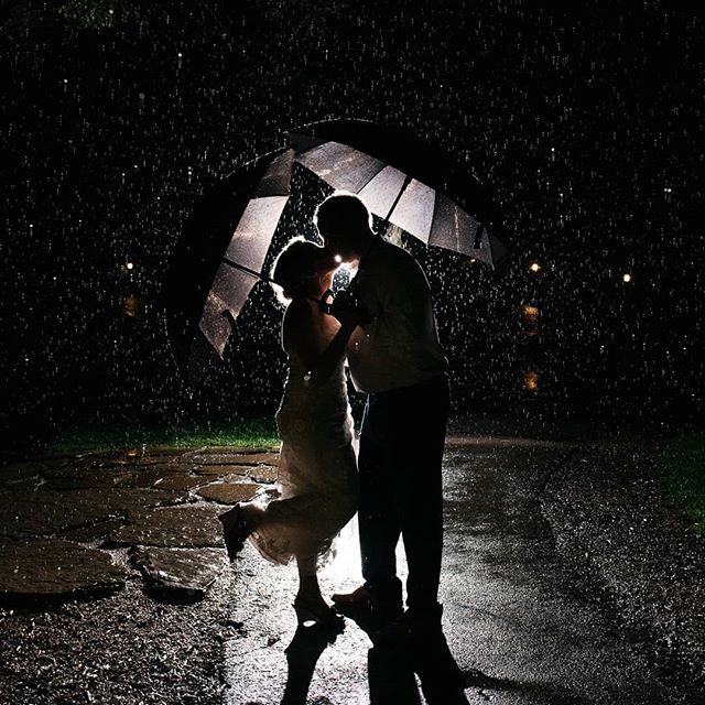 Rain on your wedding day is good luck right? 😍☔🌧️