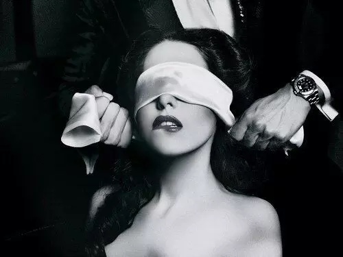 Watch a couple pros from Dallas perform this intimate and erotic scene….