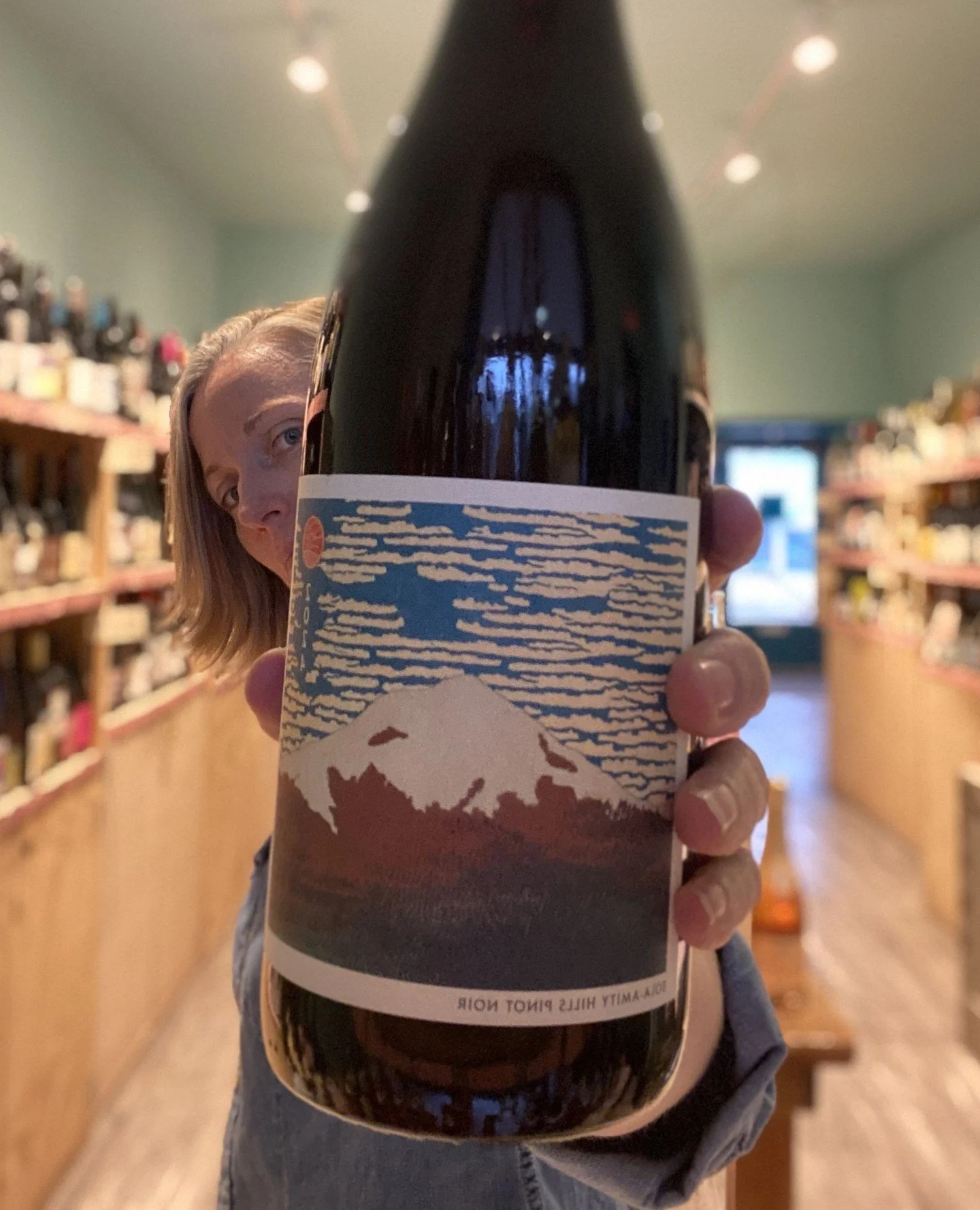 Unsure what to bring to Thanksgiving? When in doubt, go Pinot. The one red to win them all (at least for Thanksgiving).⁠
⁠
#thanksgiving #wineshop #pinot #madisonwi