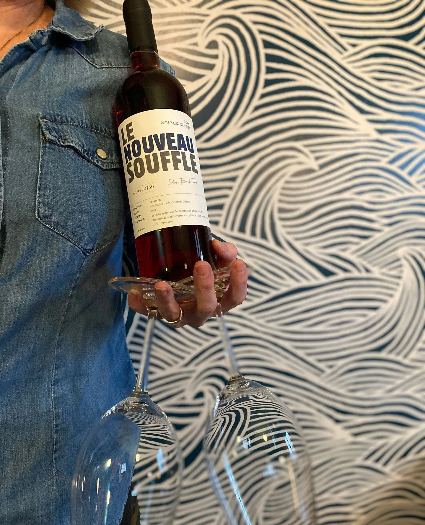 What goes well with cranberry sauce and all those veggies you'll be eating later this week? Ros&eacute;! We have that and much more at Table Wine, located at 2301 Atwood Ave. 📍✨️