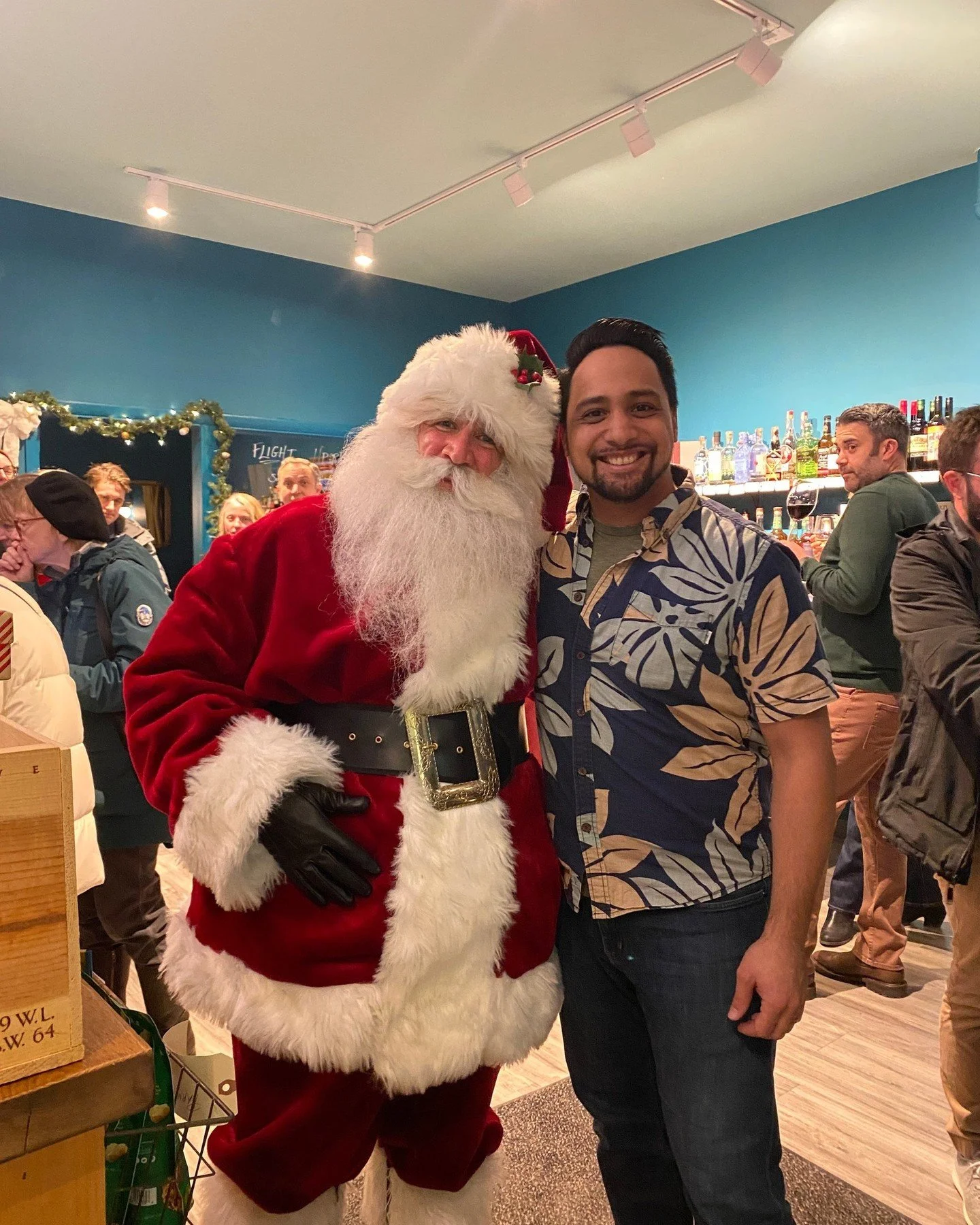 Look who came to visit last holiday season! 🎅 Stop by this year and make some merry memories, @i_love_beer_and_cats sure did! 🎄