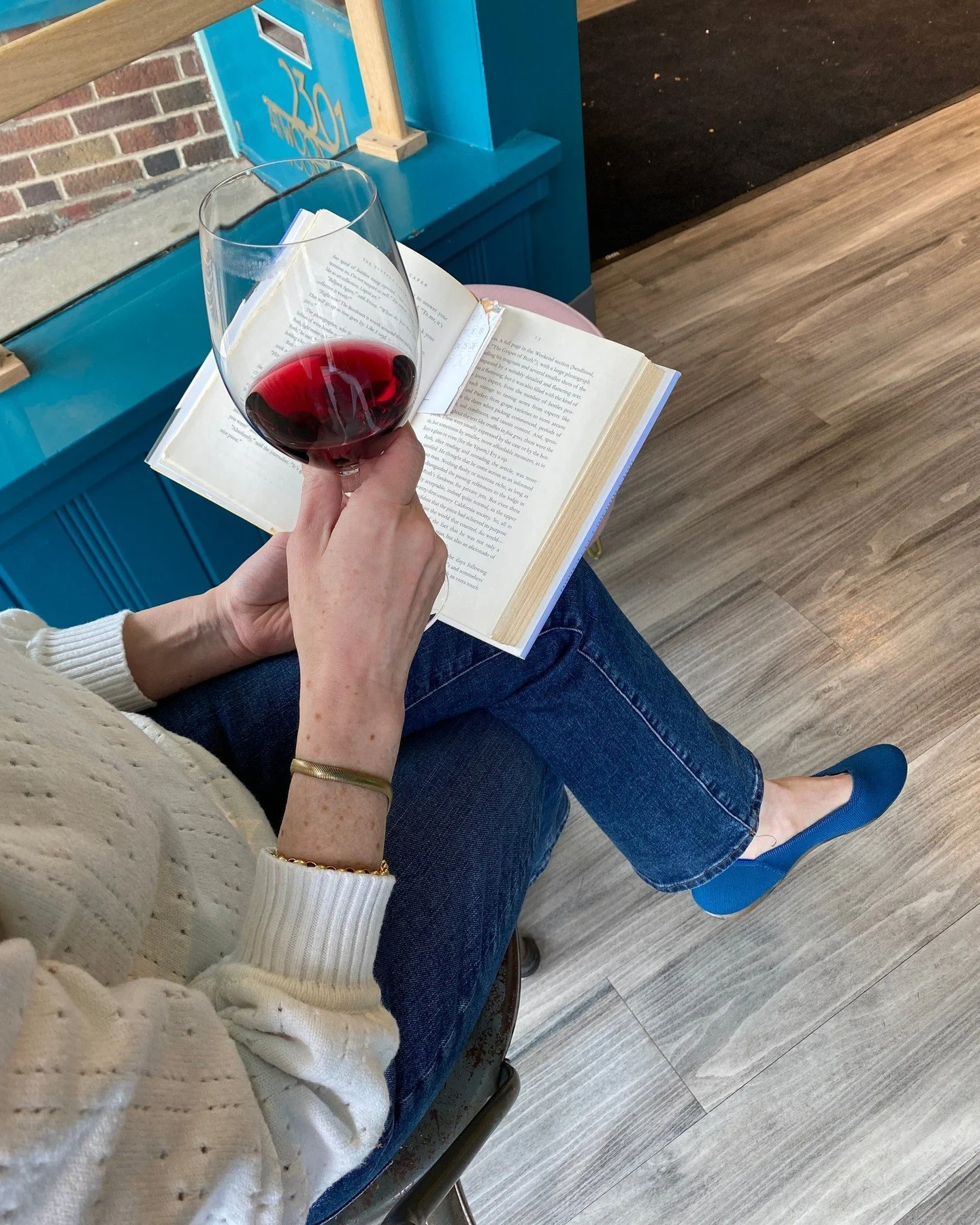 An afternoon of turning pages and ordering a couple glasses is always in order ✨️🍷 Stop in for a little you time this week.