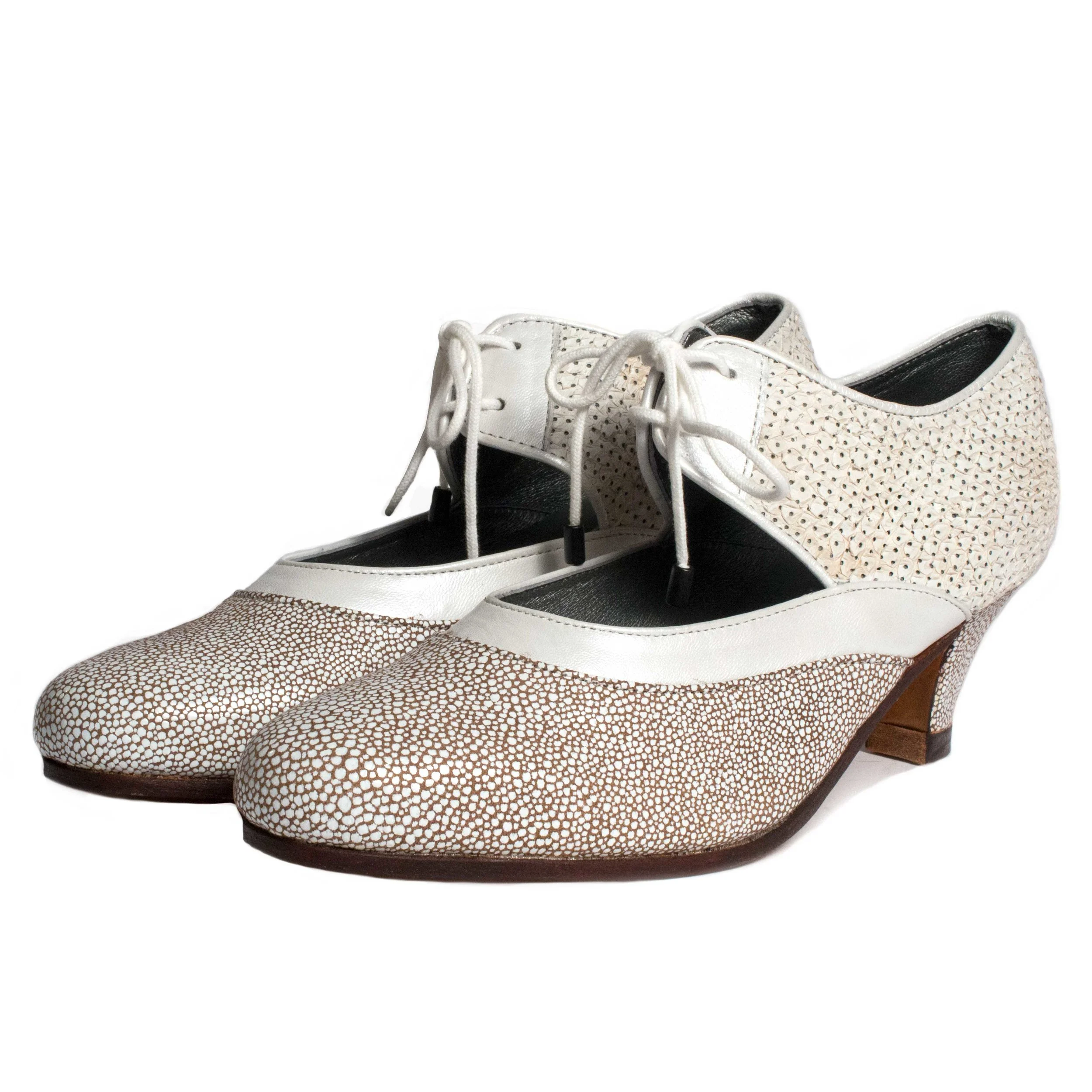Poiret_kitten_white_white.jpg