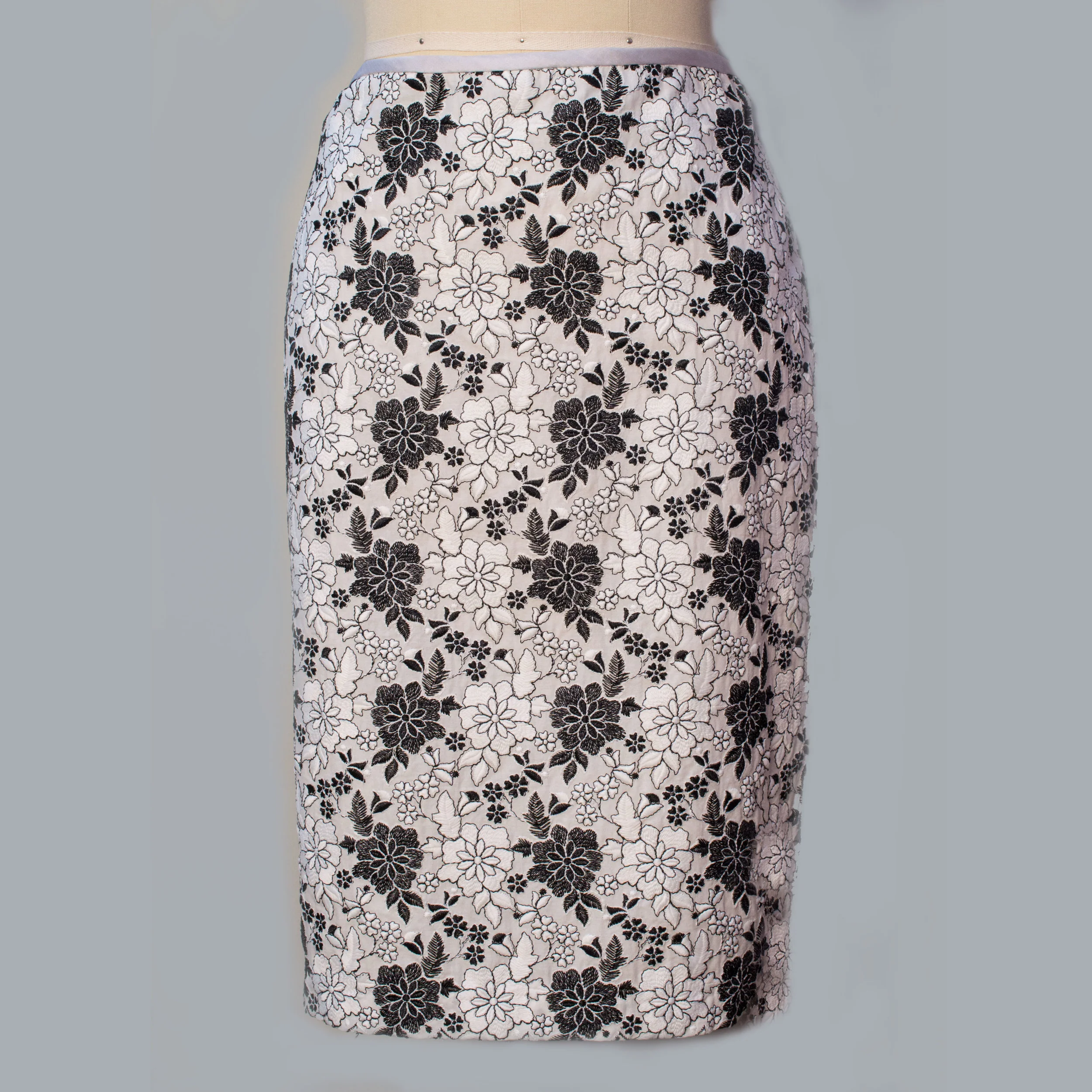 Skirt_japanese_black_white_embroidery.jpg