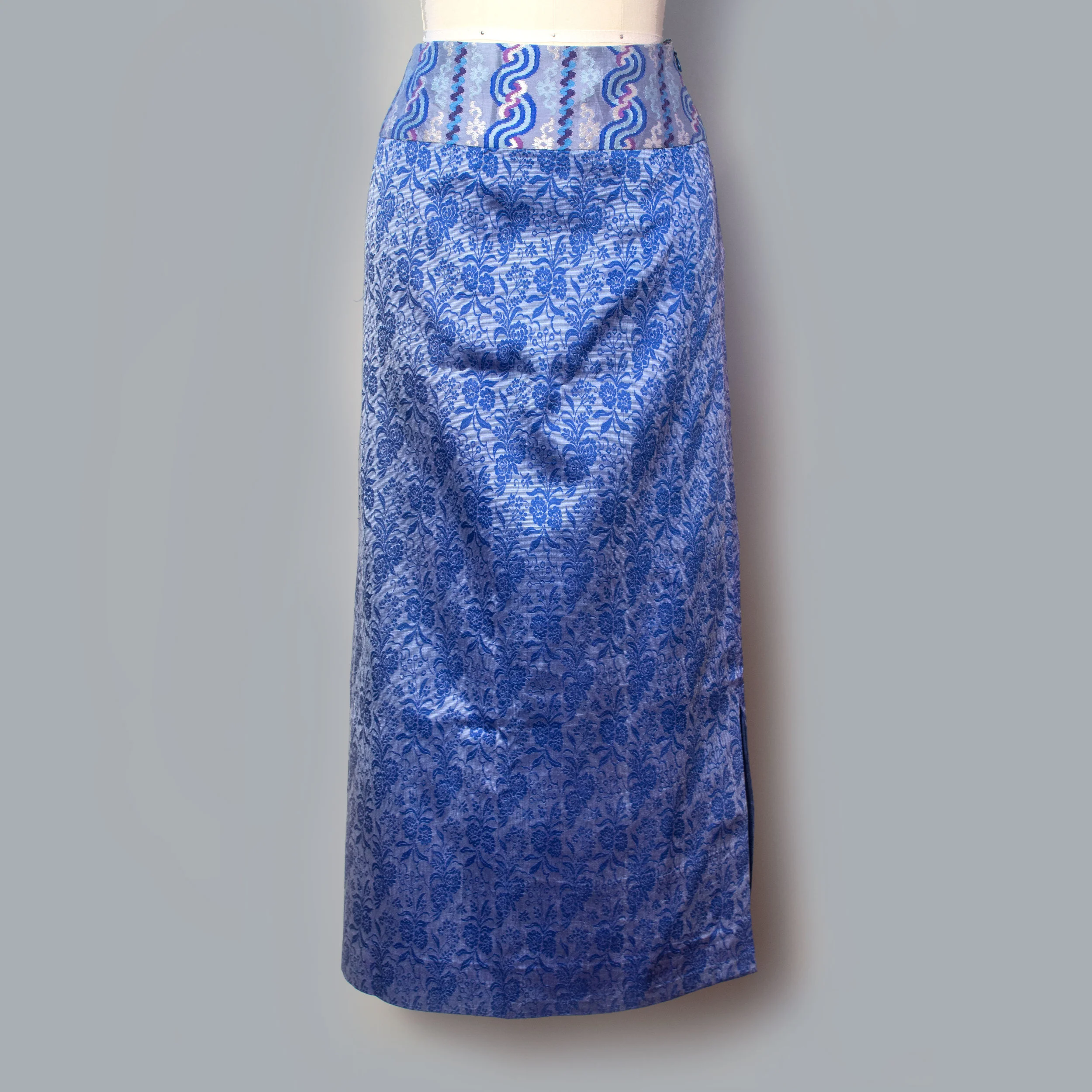 Long_jaquard_skirt_blue.jpg