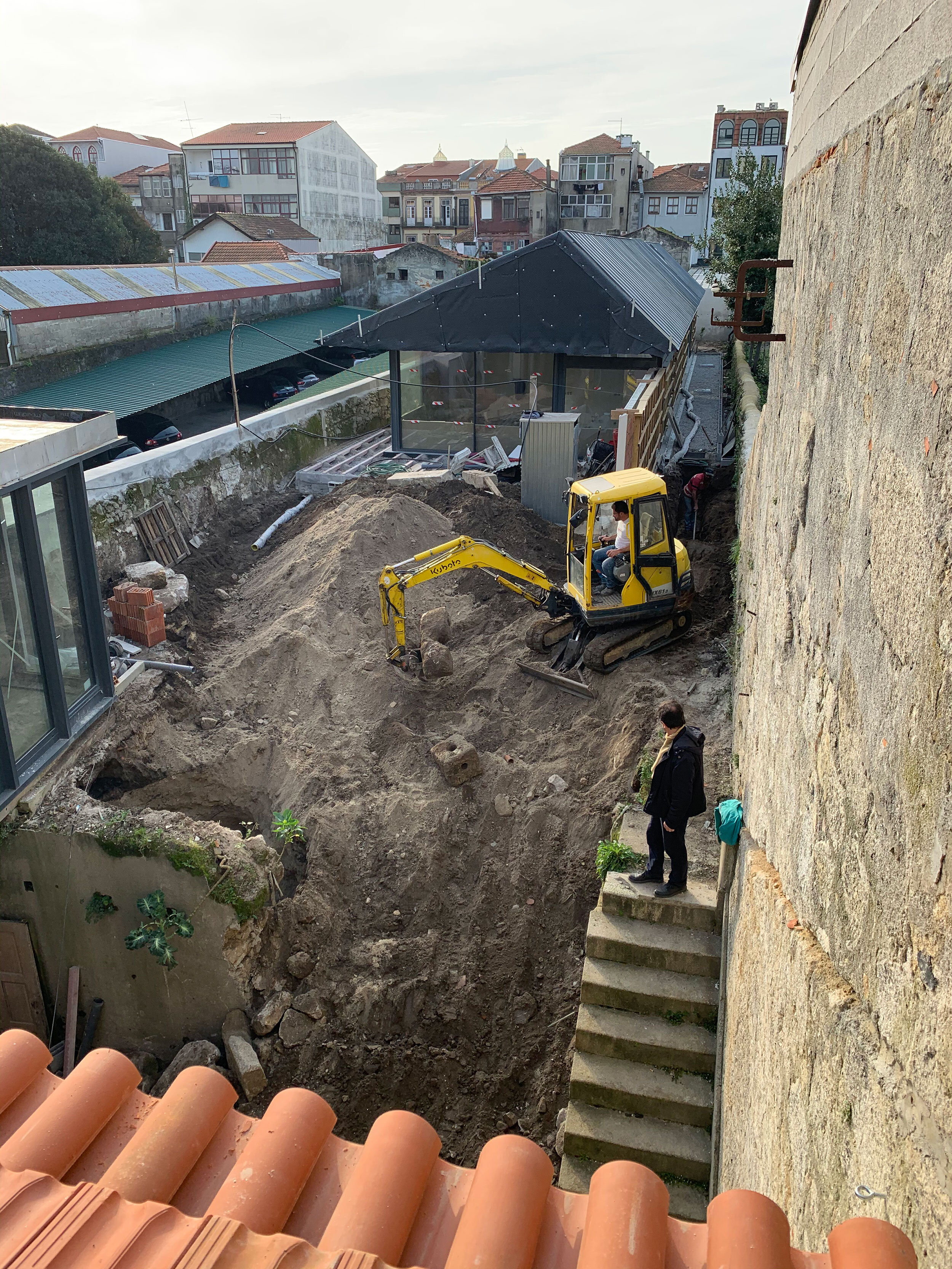 Rebuilding the retaining wall between the old building and the new  rear building looking onto apartment H