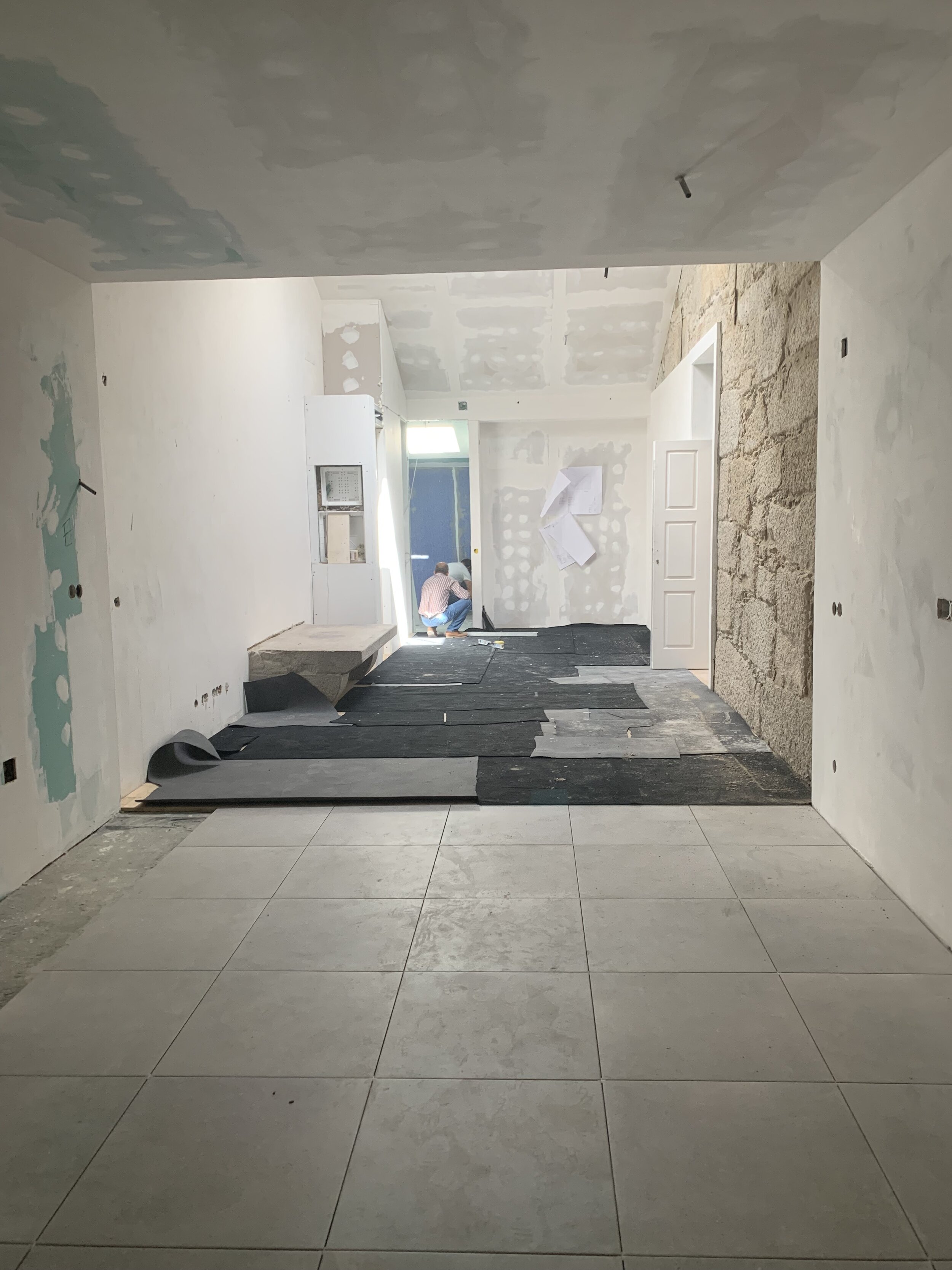 Tiling floor in Apartment G