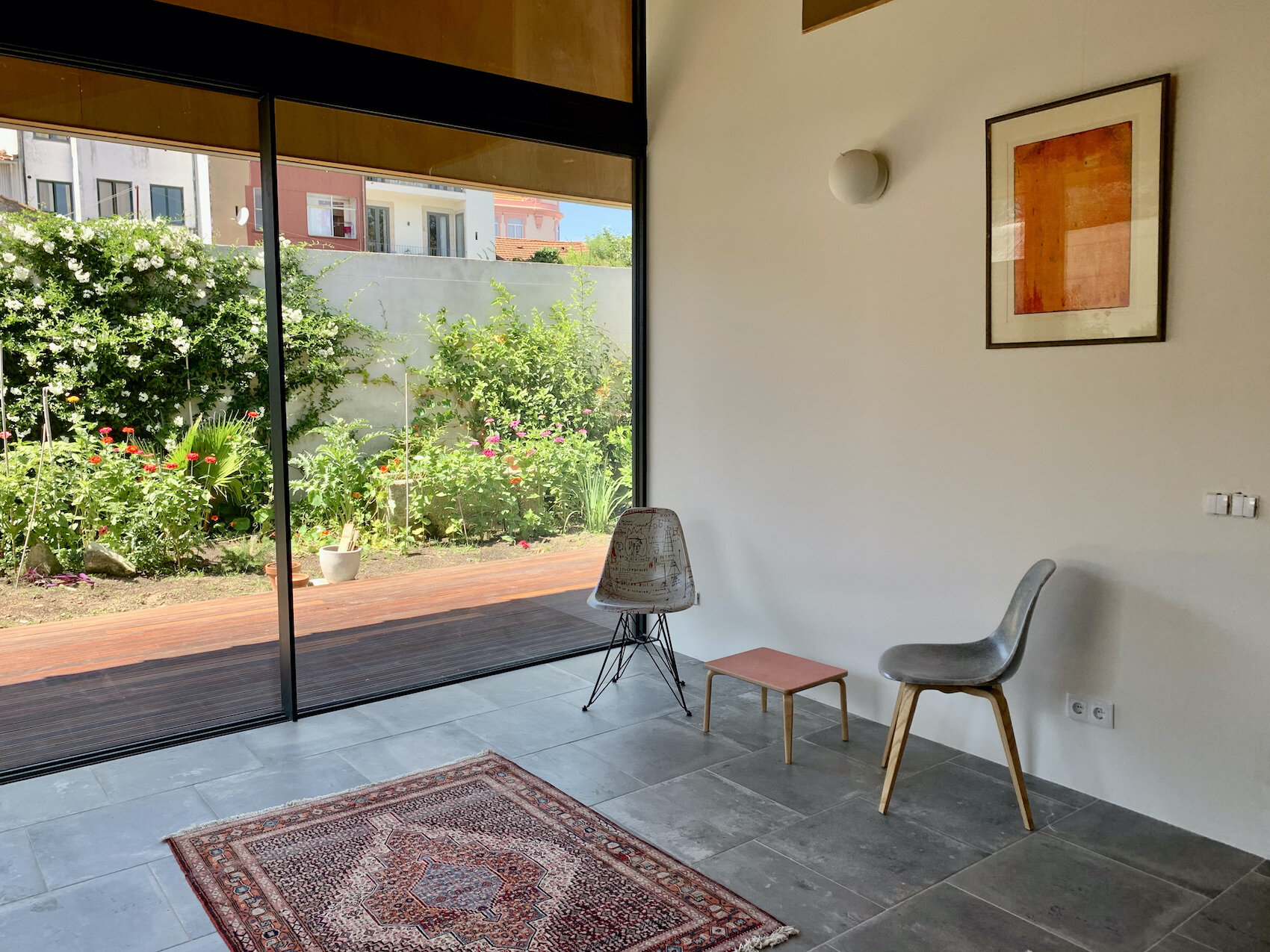  Deck and garden area through the sliding doors. 