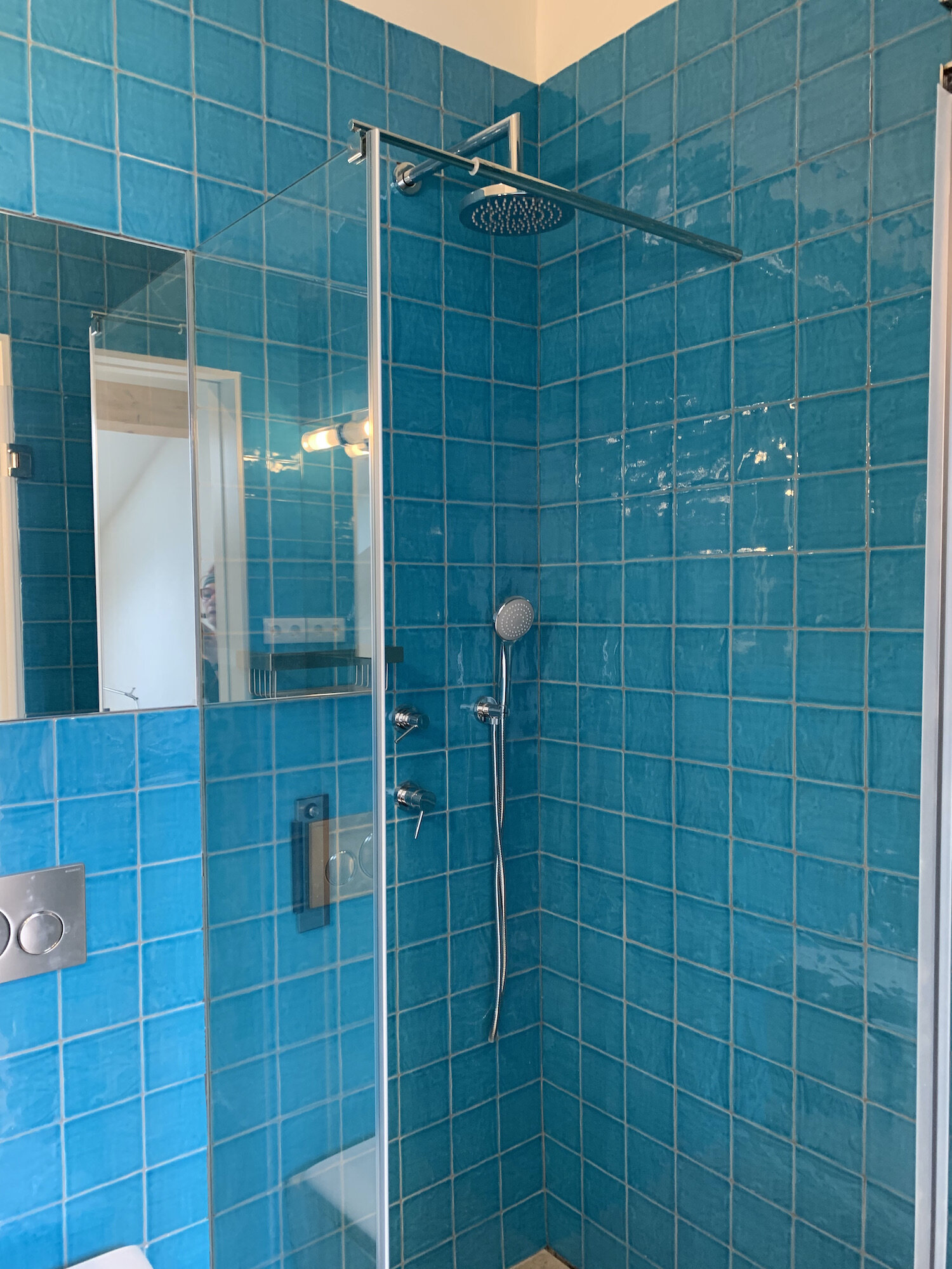   Shower apartment H  