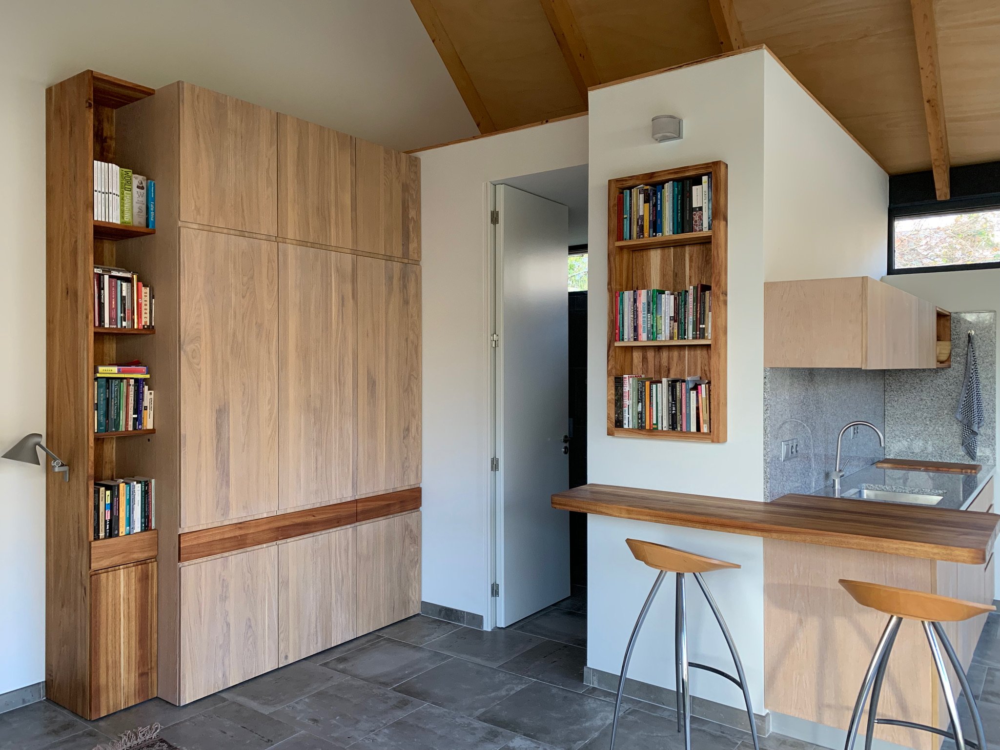  Kitchen nook of apartment H 