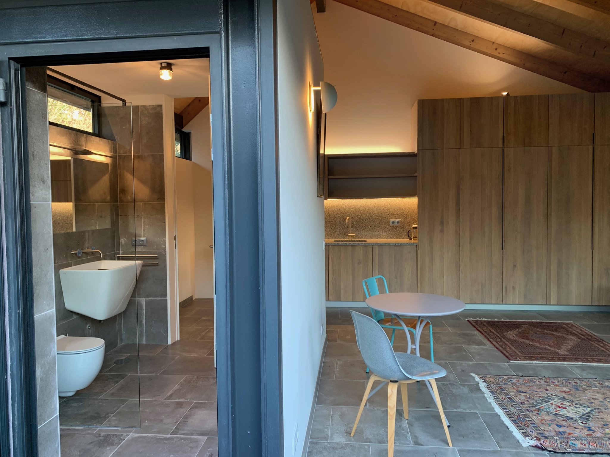 Bathroom from the deck of Apartment I