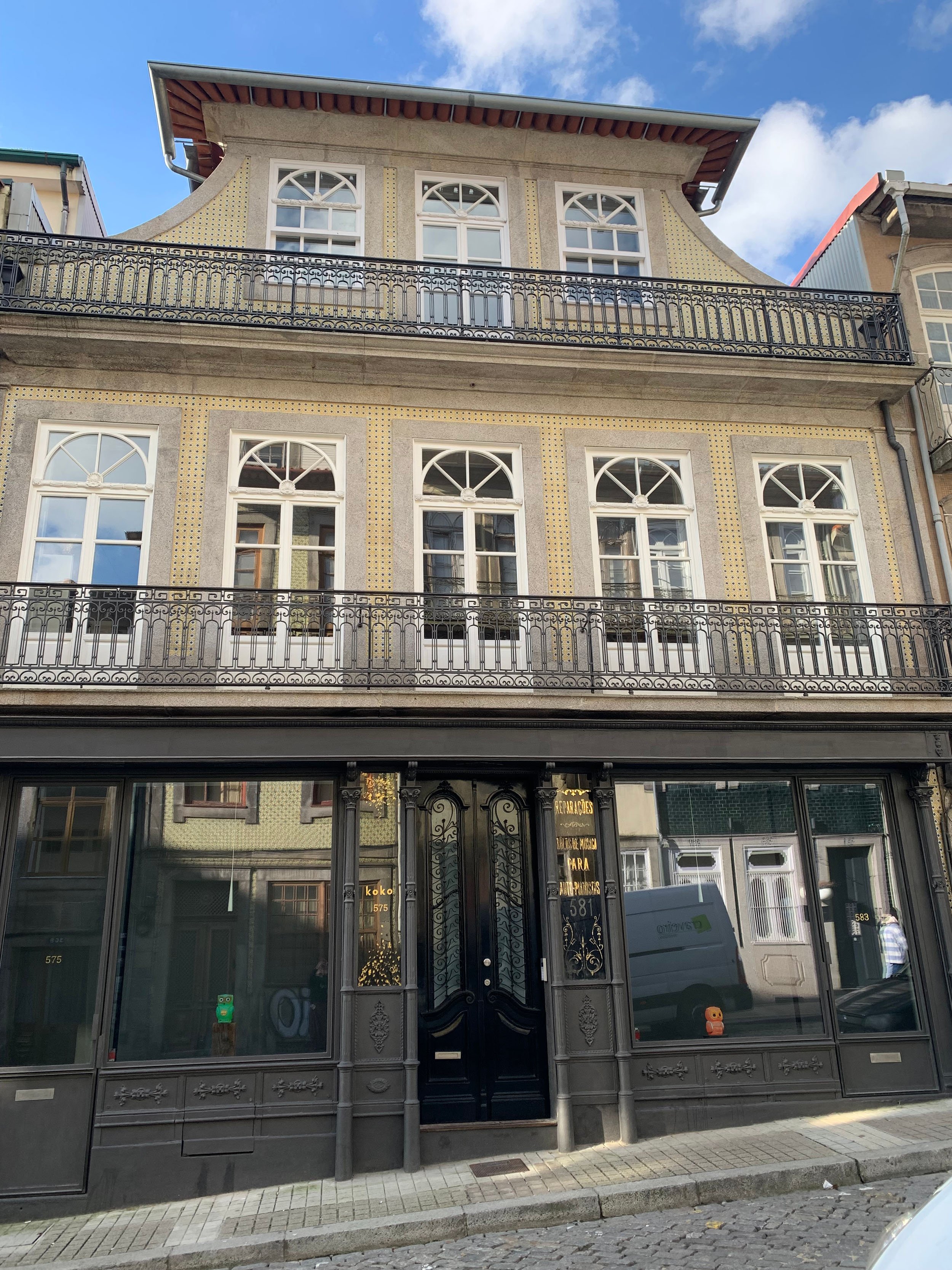 Exterior view of the Alameda piano building