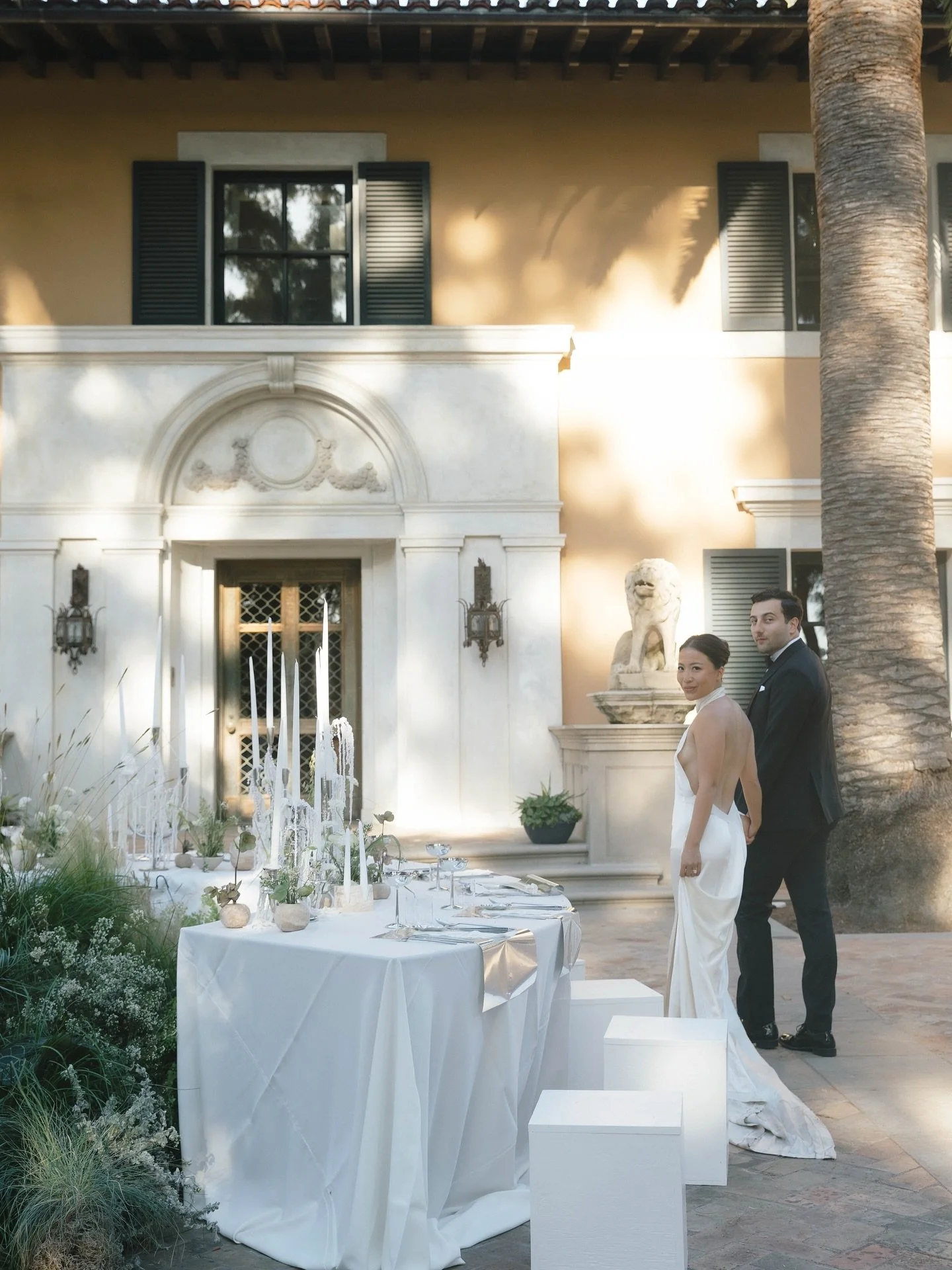 A touch of romance outside and around the halls of @etienneestate &mdash; also would you go for a cake taller than you? 😍