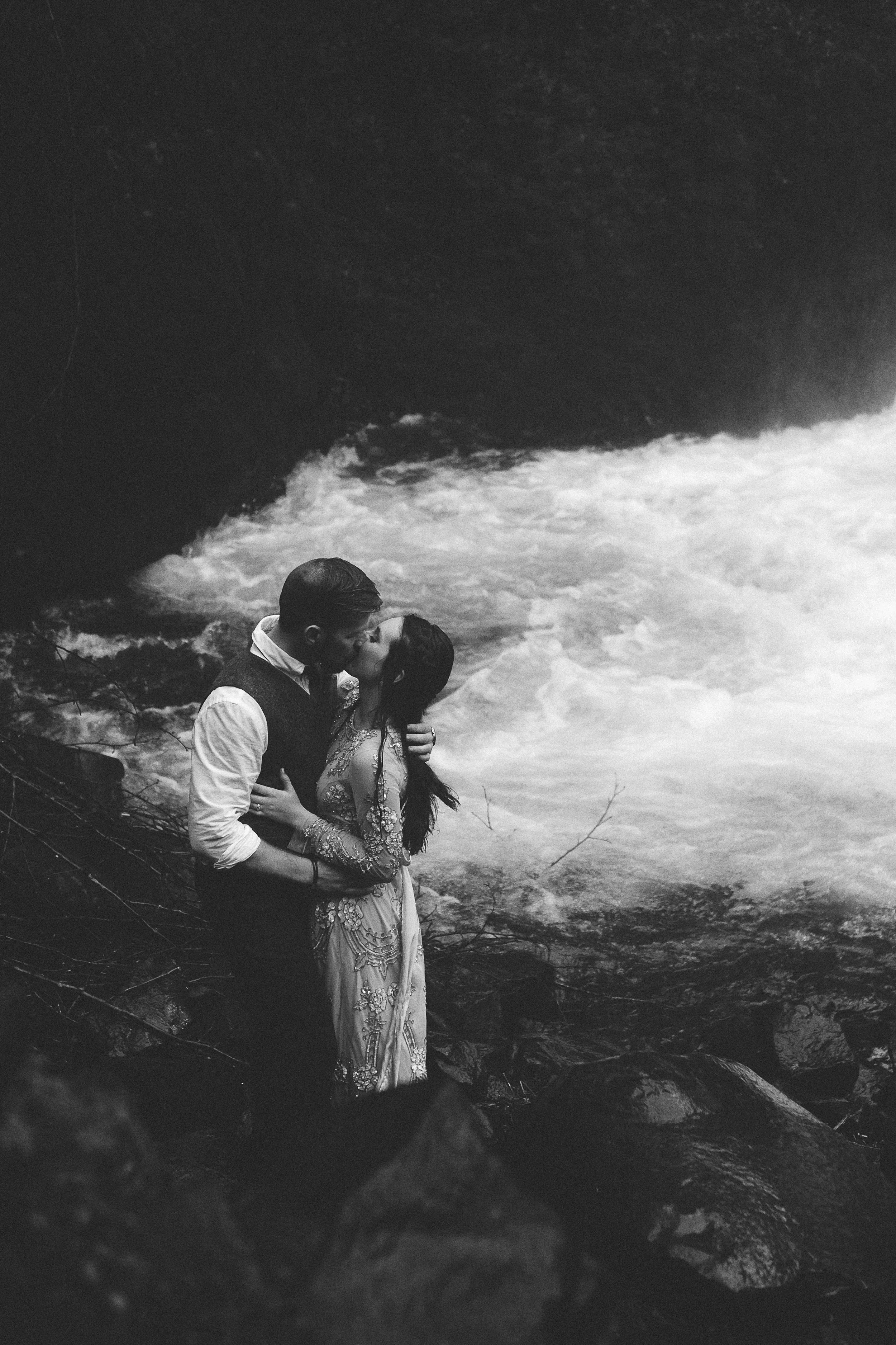 Columbia Gorge Elopement Submission-17.jpg