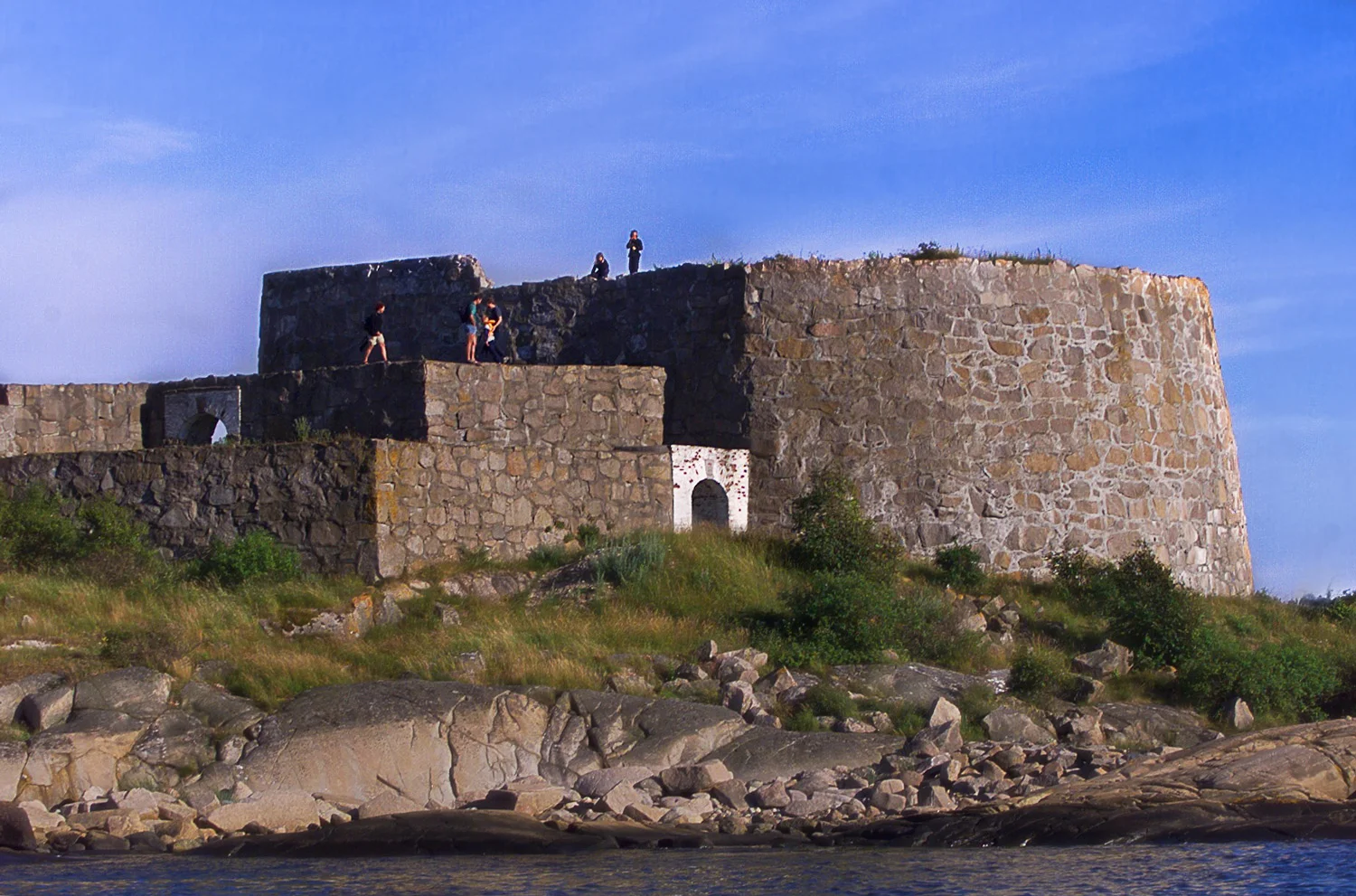 Sammen med naboøya Akerøya er Akerøy Fort er et populært sted om sommeren. Foto: Akerøyas Venner&nbsp;