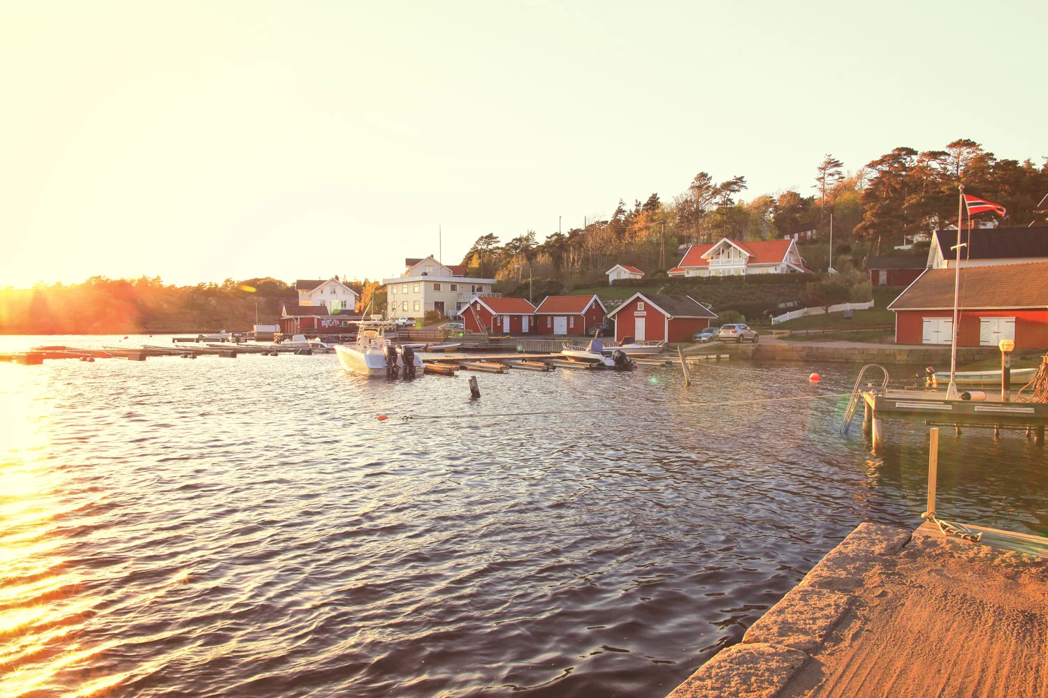 Aprilkveld i Bølingshavn. Foto: Eirik Dahl/Visit Hvaler