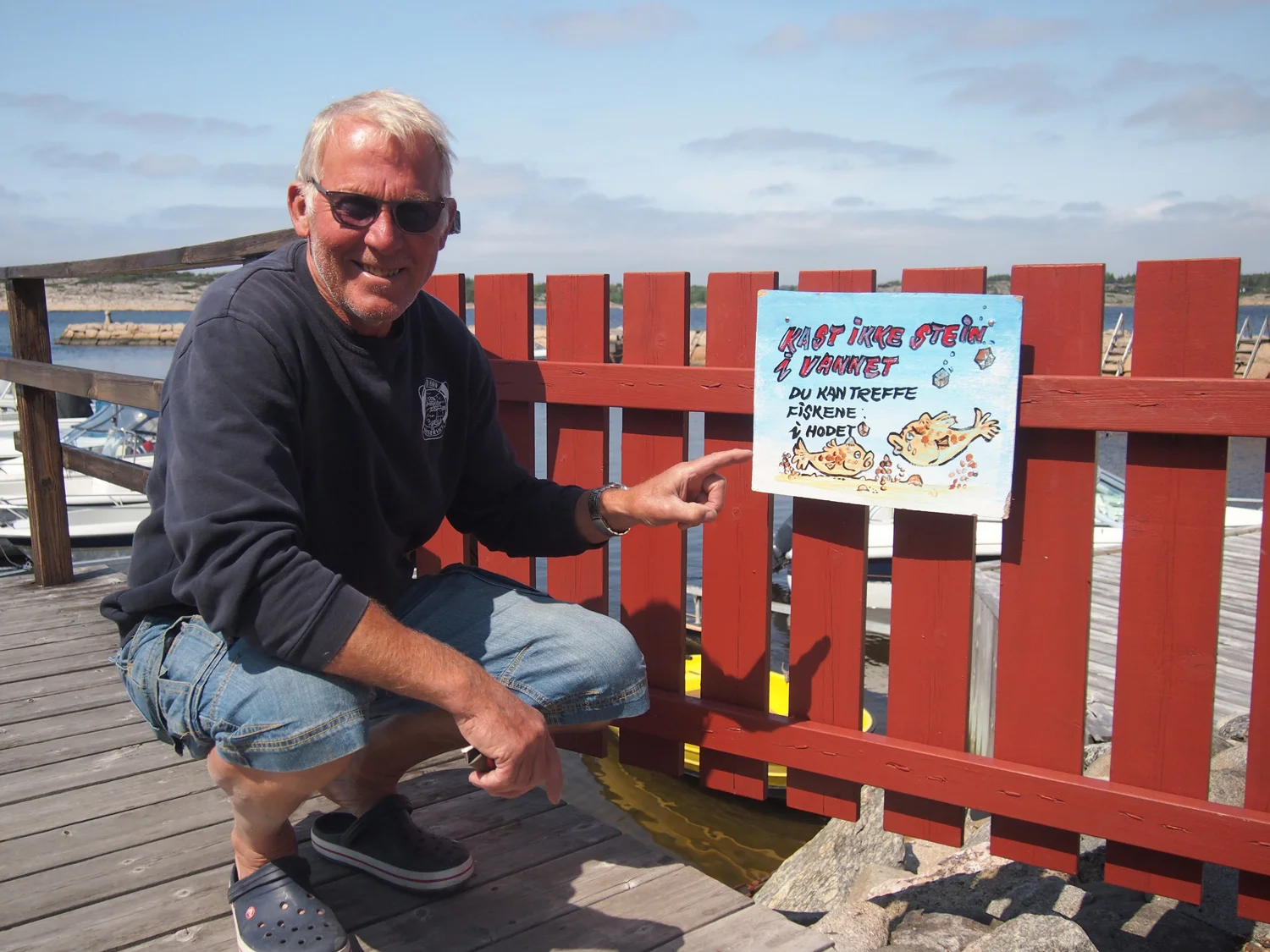 Ingen sten i vannet..."De har fått sånn oppmerksomhet dem derre skilta. Det var min idé, men fikk en til å lage dem for meg", forteller Yngvar.&nbsp;