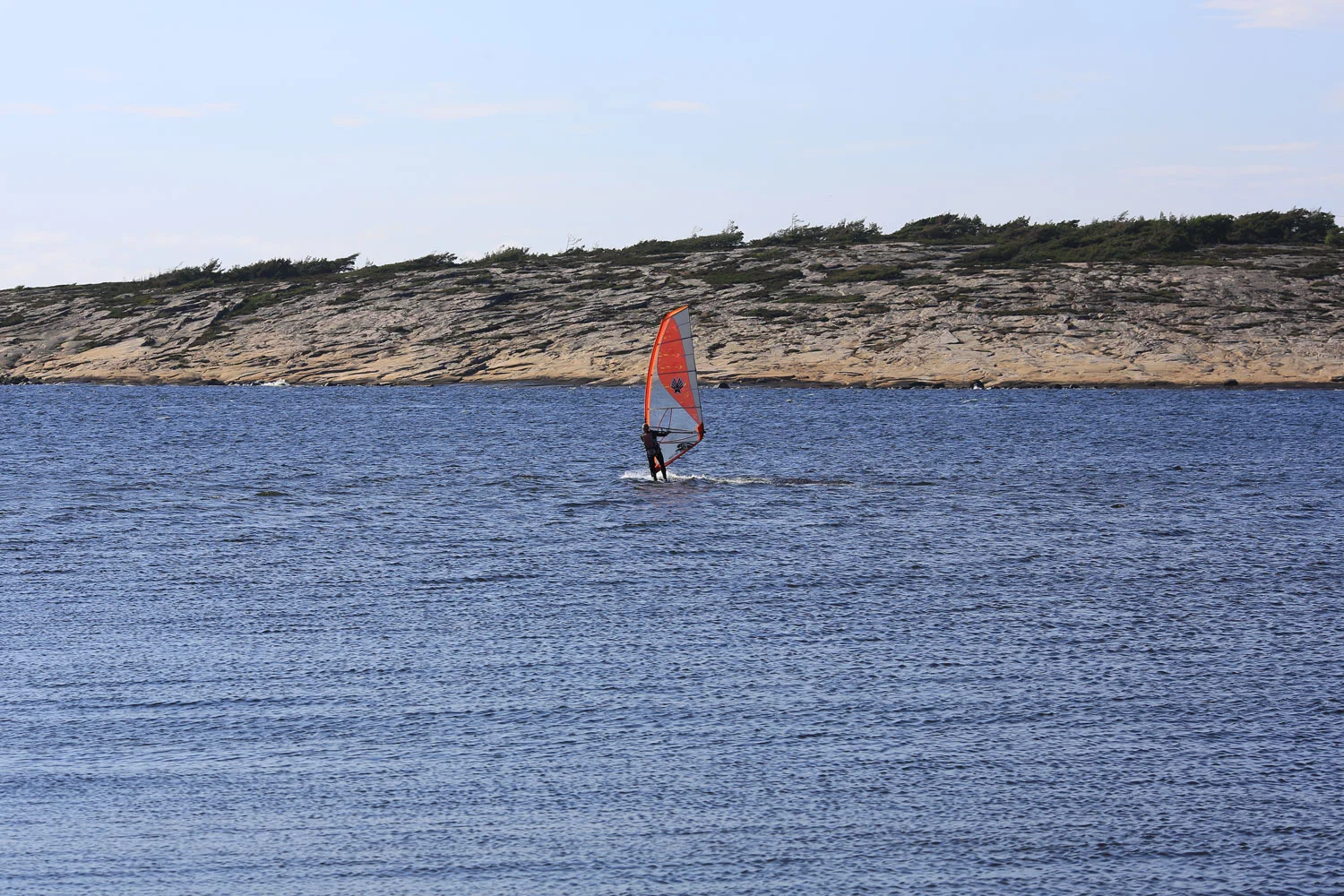 Forholdene for surfing i sundet mellom triangelet Spjærøy, Akerøya og Asmaløy regnes som blant Østlandets beste
