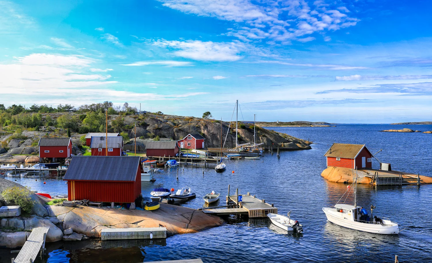 Hvaler-papper-langero-hvalerkalender--september-båt-seiler-inn-1.jpg