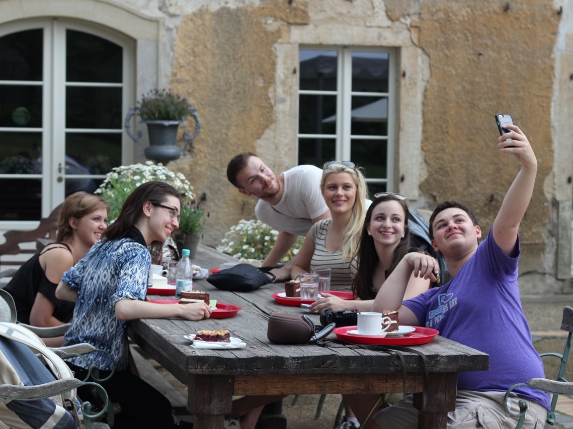 OVAA 2015 students having Kaffee und Kuchen near Schloss Moritzburg