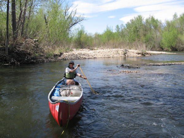 IRU Founding Director Wendy Wilson navigates an undeveloped reach of the Boise River between Glenwood Bridge and Eagle Road. (photo by Liz Paul)