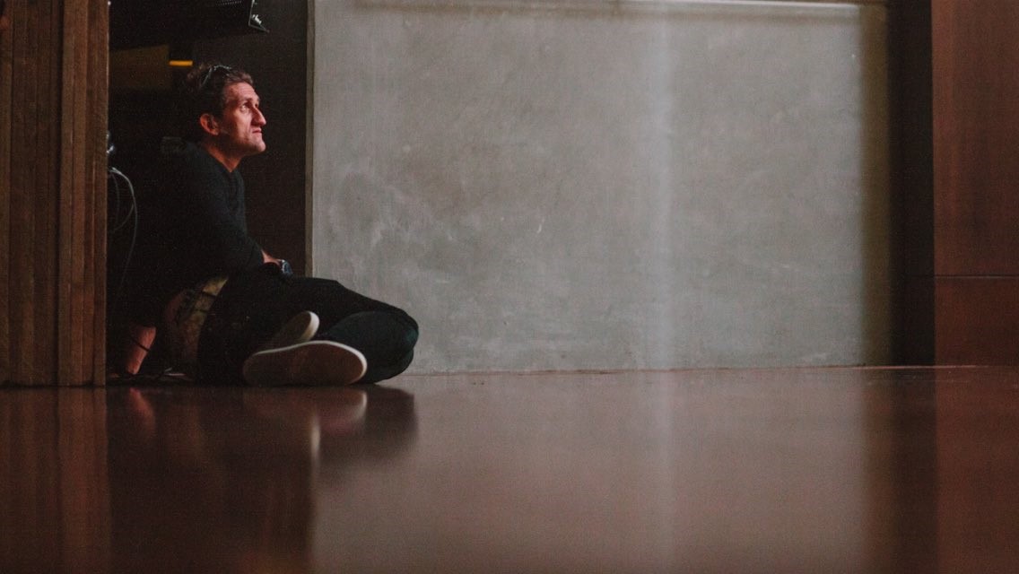 Casey Neistat at the STORY Conference watching one of his videos from behind the on-stage podium. PHOTO CREDIT: Jeremiah Warren @jeremiahjw