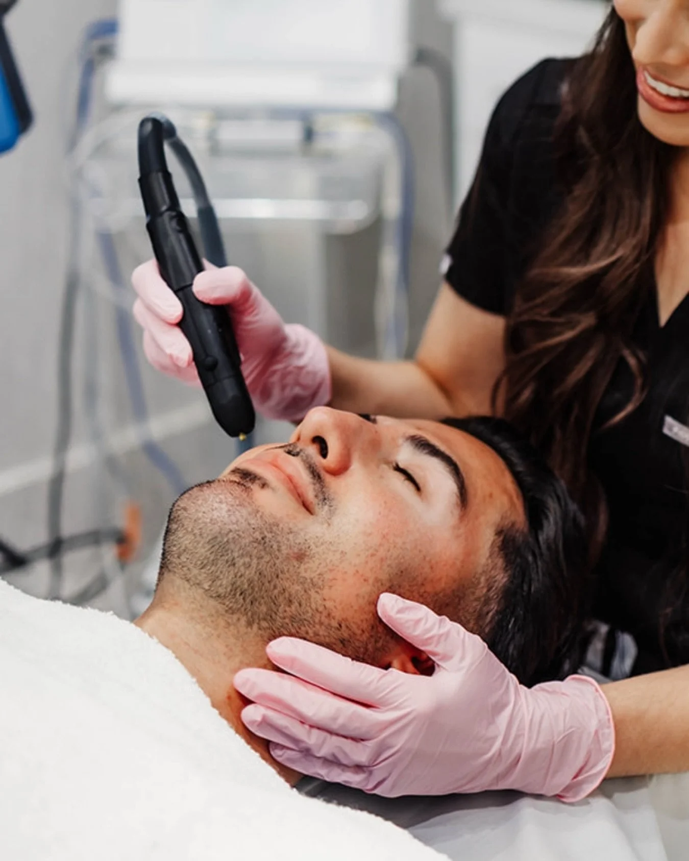 This is plasma resurfacing ✨ One of our go-to treatments for improving texture, supporting collagen, and boosting overall skin quality - with less downtime than traditional resurfacing lasers.

We love it for fine lines, large pores, sun damage, acne