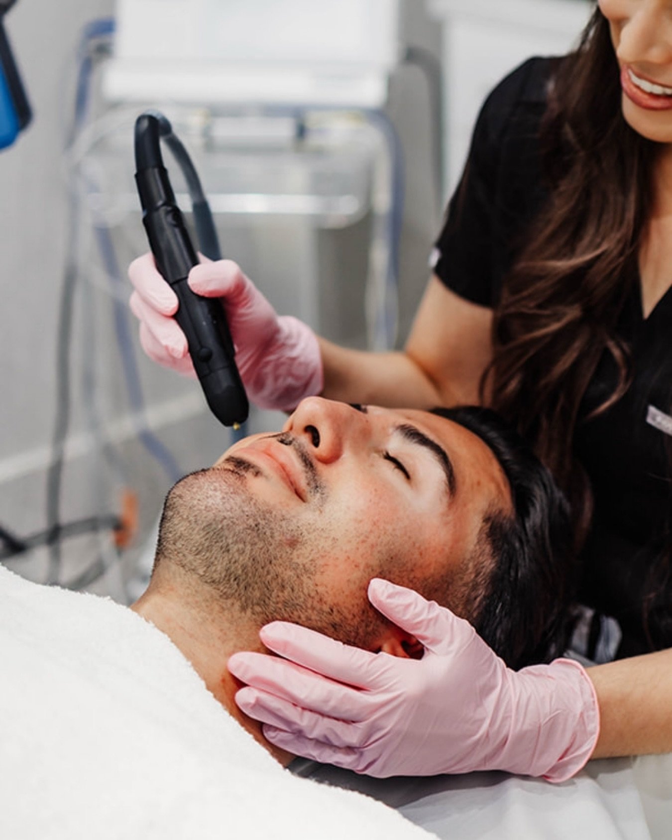 This is plasma resurfacing ✨ One of our go-to treatments for improving texture, supporting collagen, and boosting overall skin quality - with less downtime than traditional resurfacing lasers.

We love it for fine lines, large pores, sun damage, acne