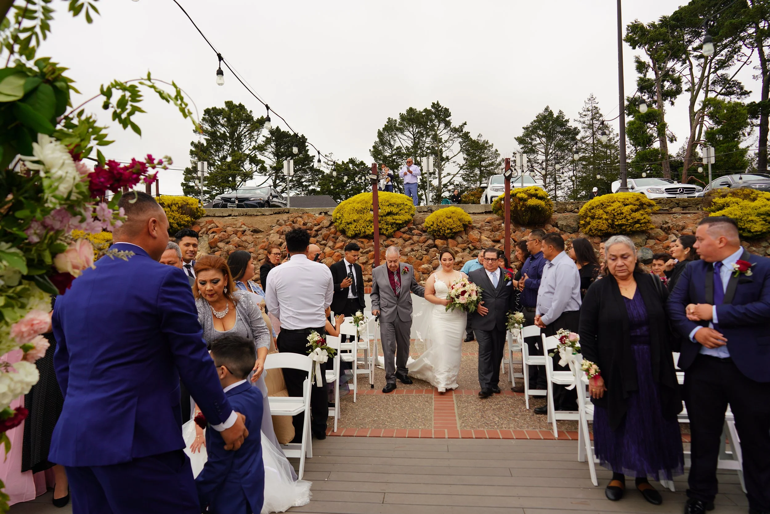luxury-bride-walking-down-aisle-ceremony-berkeley-country-club.jpg
