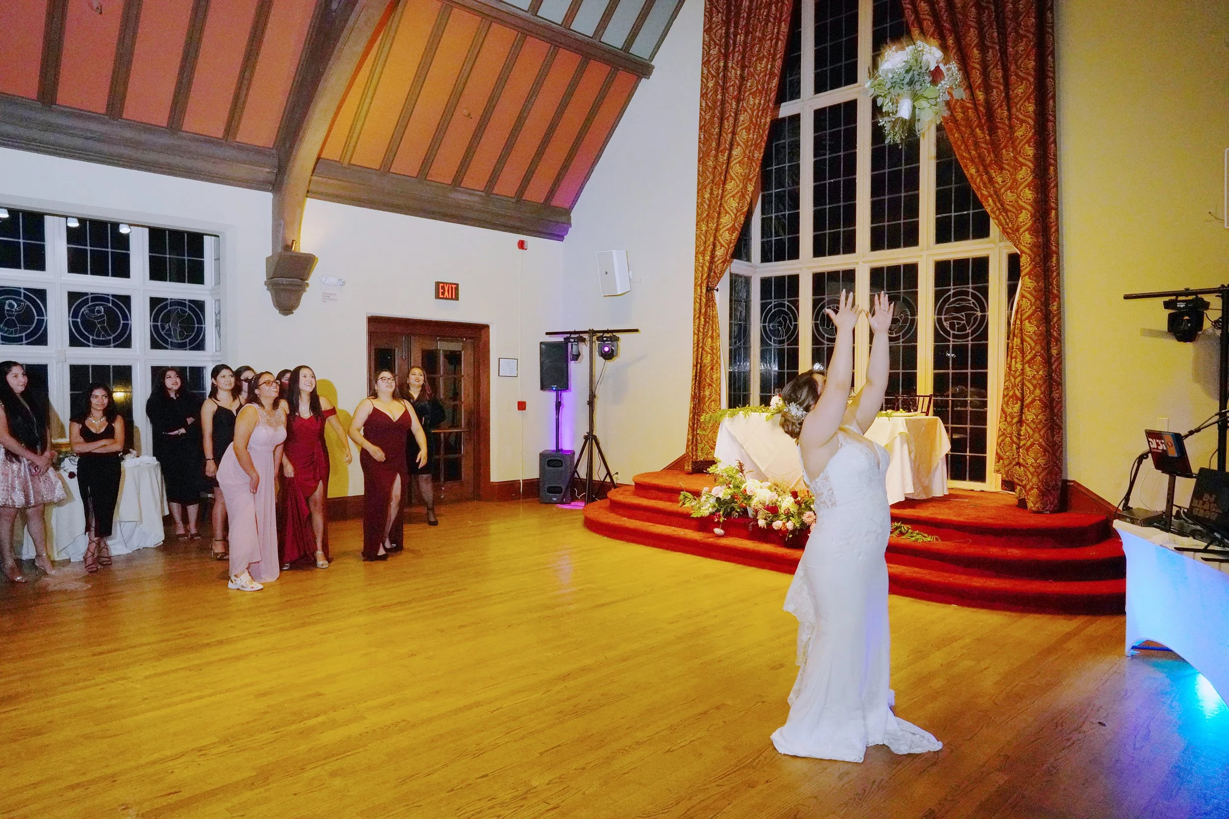 luxury-bride-throwing-bouquet-reception-berkeley-country-club.jpg