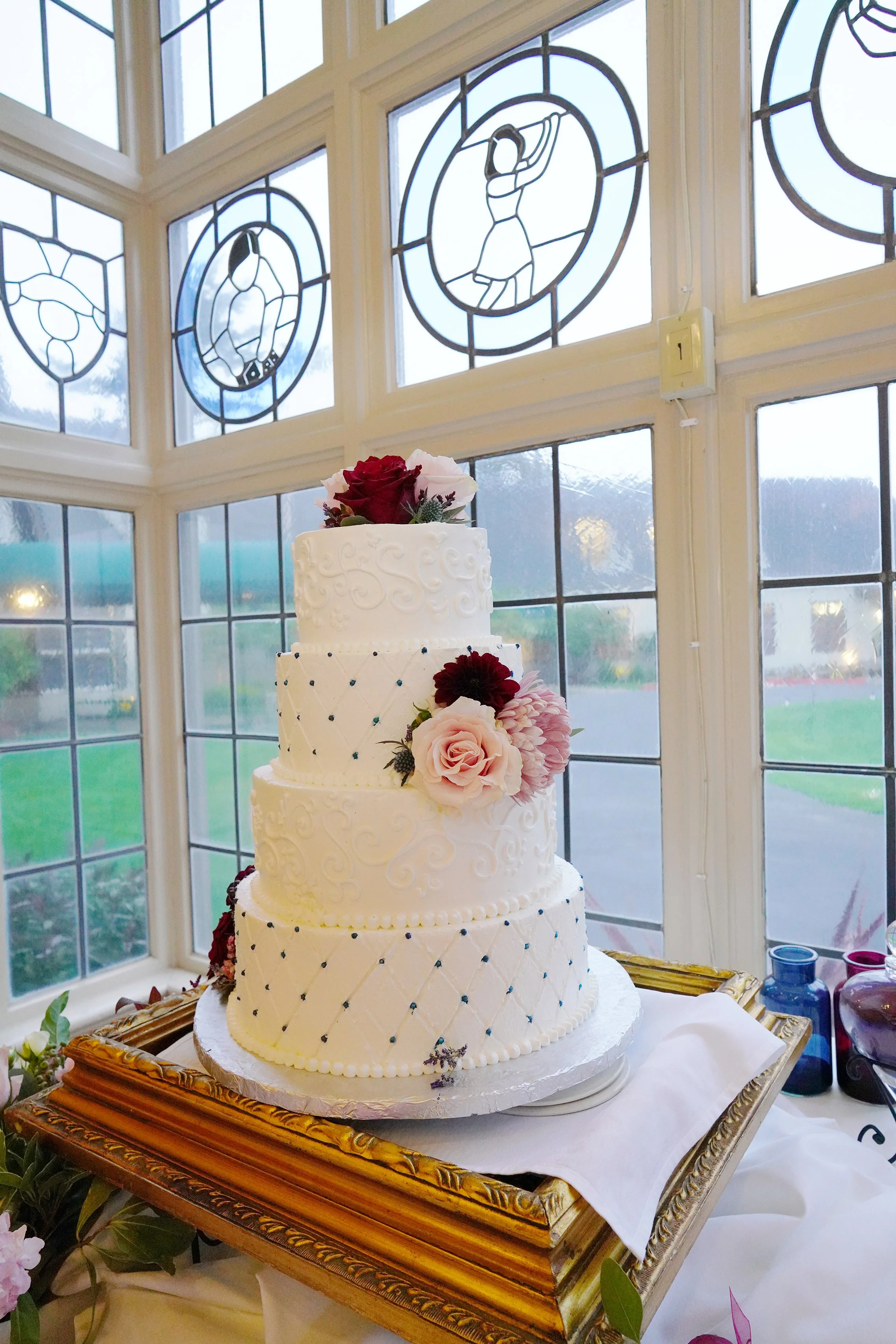 luxury-wedding-cake-and-country-club-backdrop-reception-berkeley-country-club.jpg