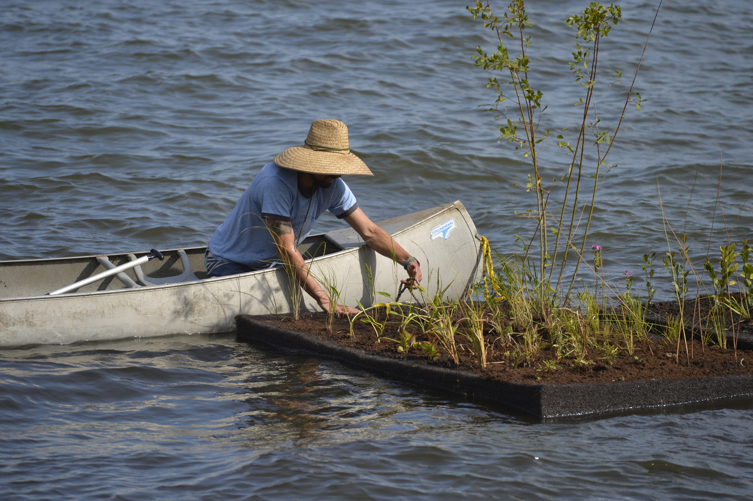  Floating island prototypes in the Delaware River in Philadelphia, with PennDesign (University of Pennsylvania),&nbsp;2013 