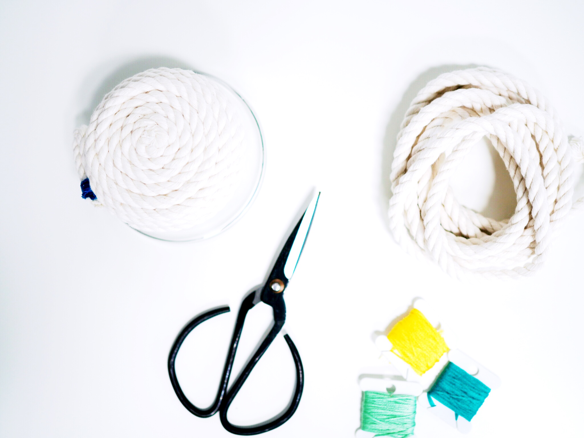 Simple DIY Rope Dishes made for rings, keys, tchotchkies and knick-knacks