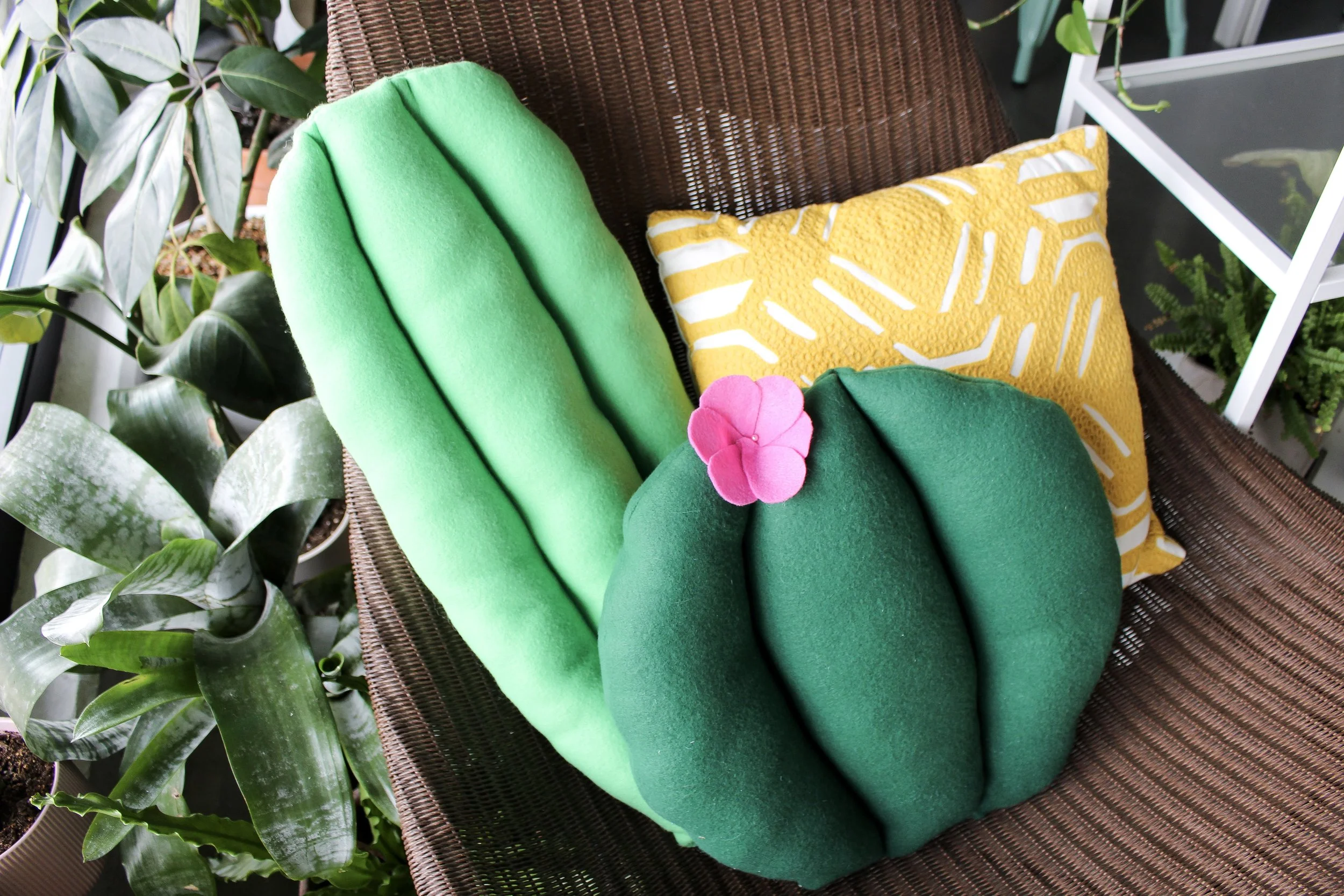 thepapercraftpantry-blog-felt-cactus-pillow-easy.jpg