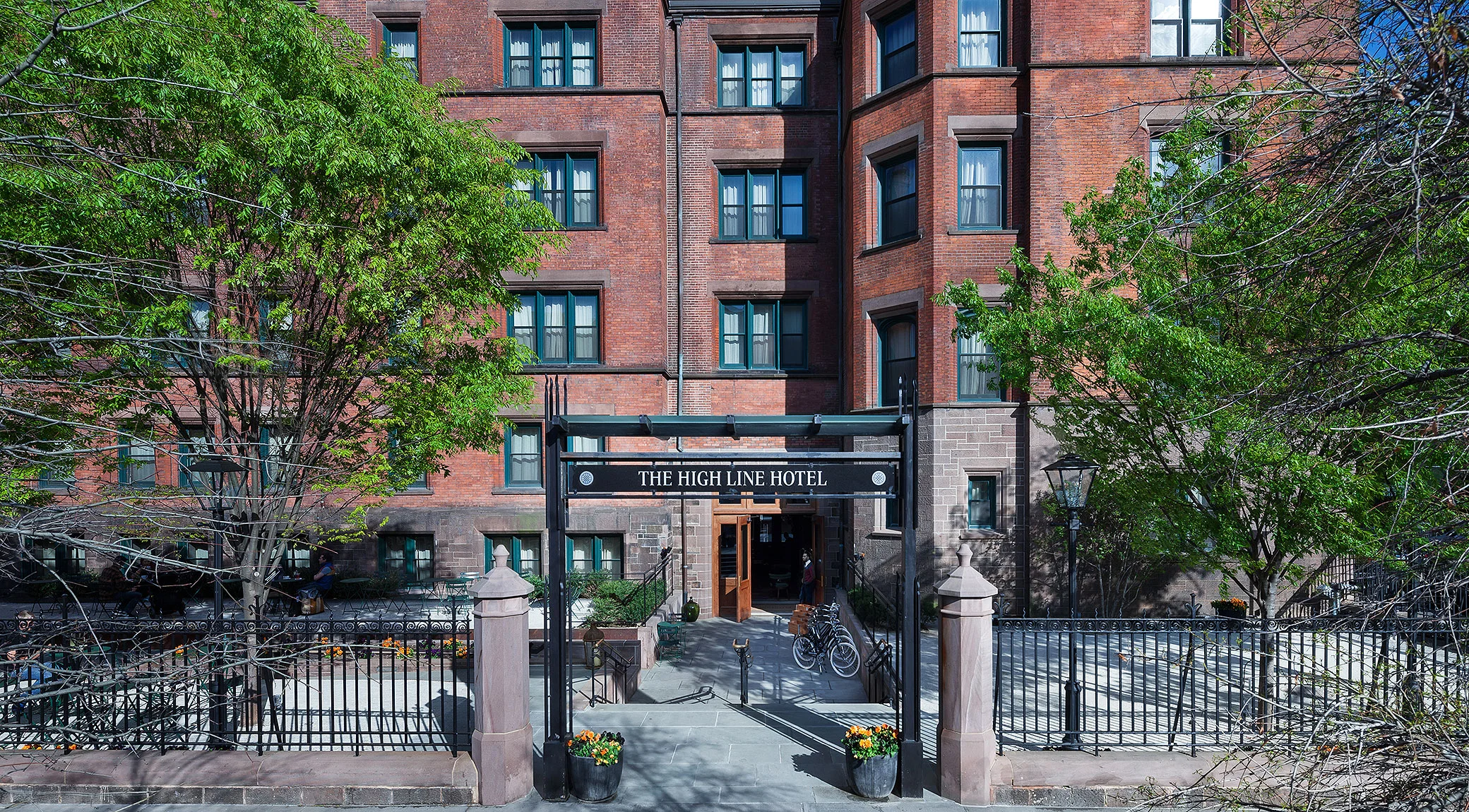 20140506_High_Line_Exterior_Front_a_51-2080x1150.jpg
