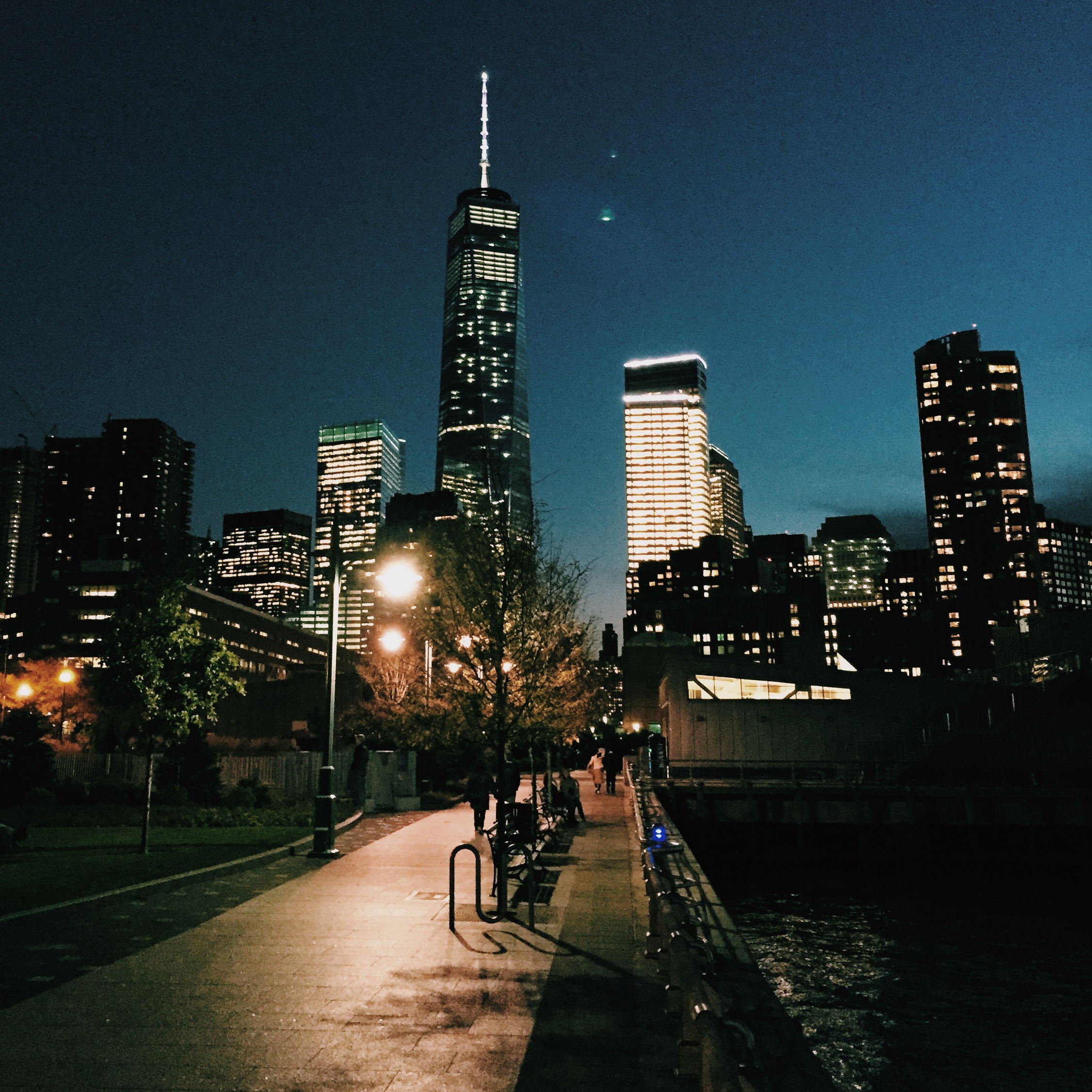 THE CITY THAT NEVER SLEEPS